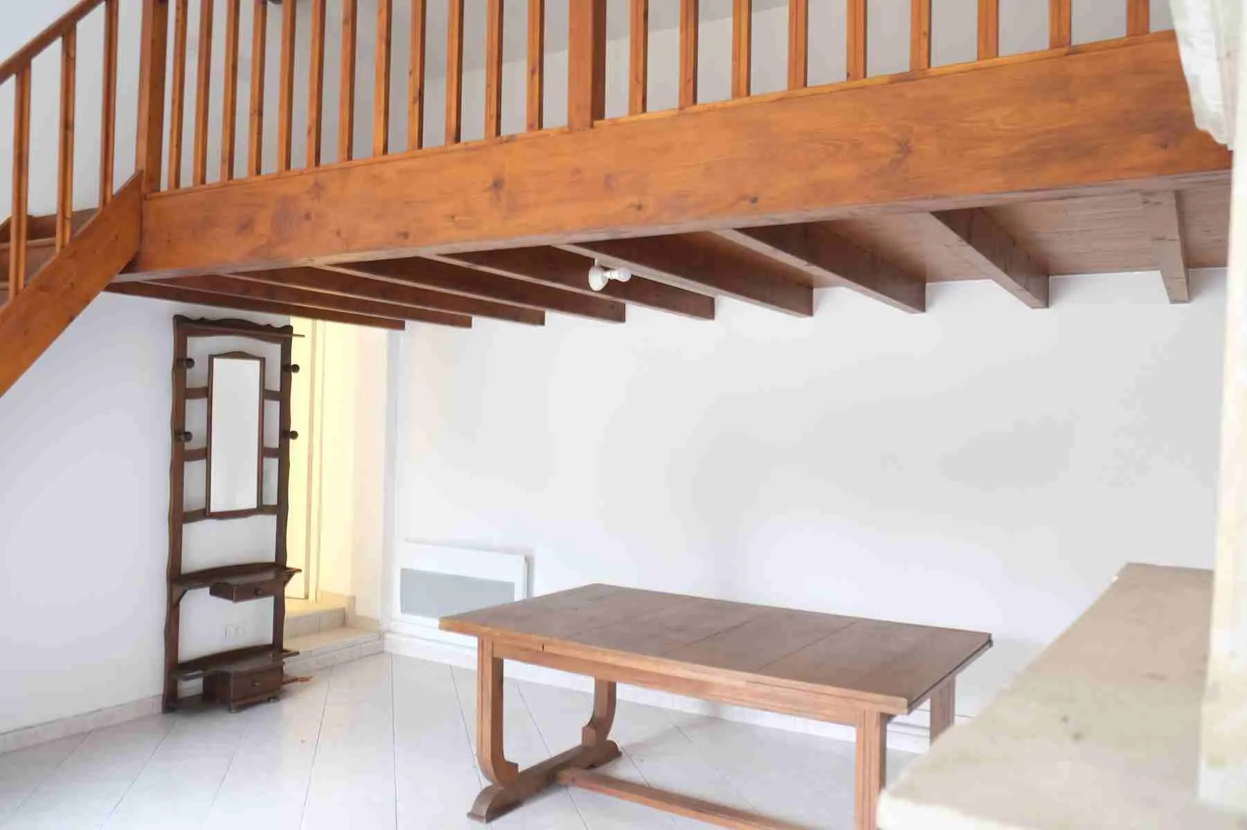 Ensemble immobilier à Generac avec dépendances, terrain arboré et potentiel de rénovation 