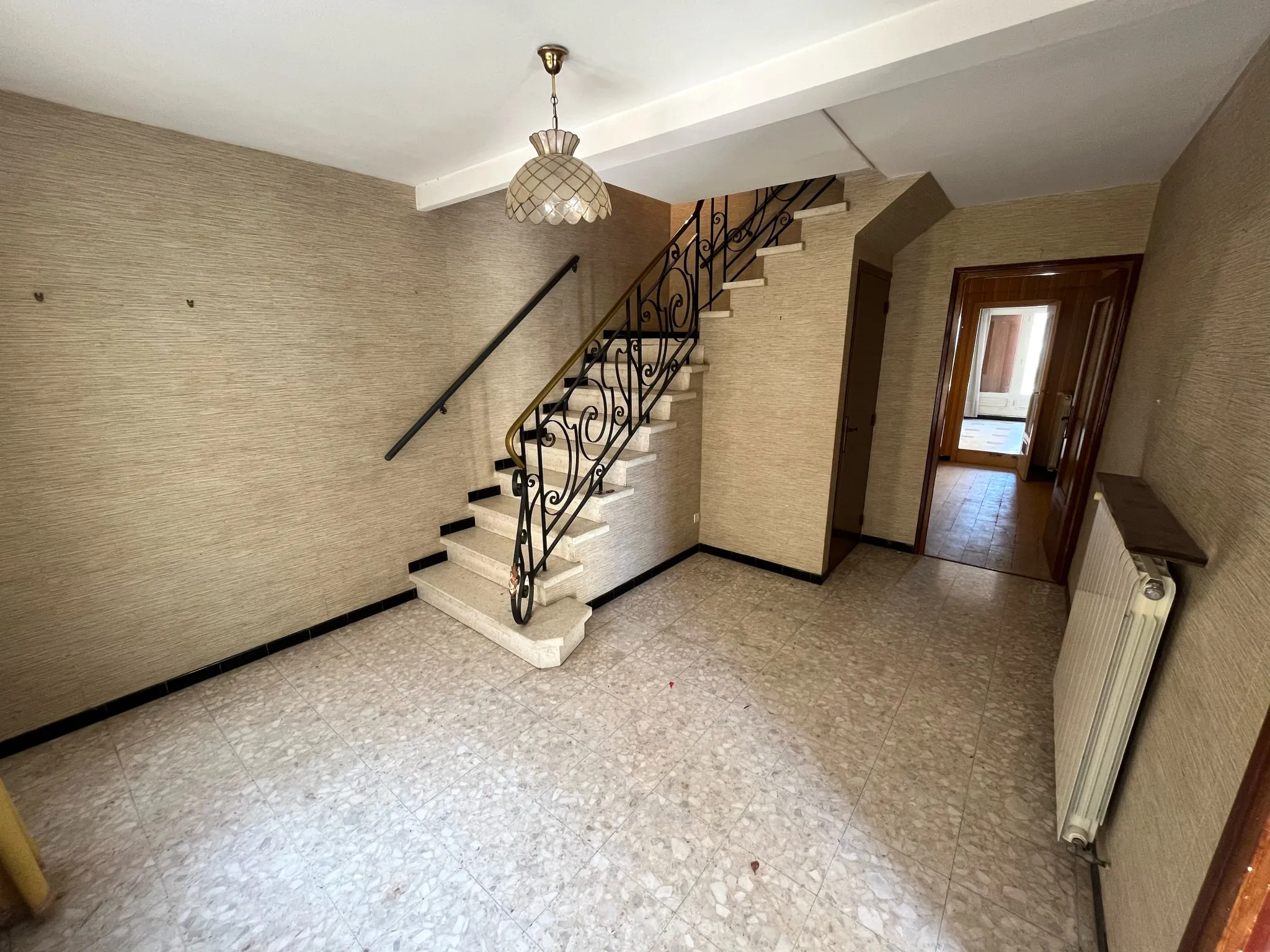 Maison 155 m² à Capestang avec jardin, terrasse et grand garage 