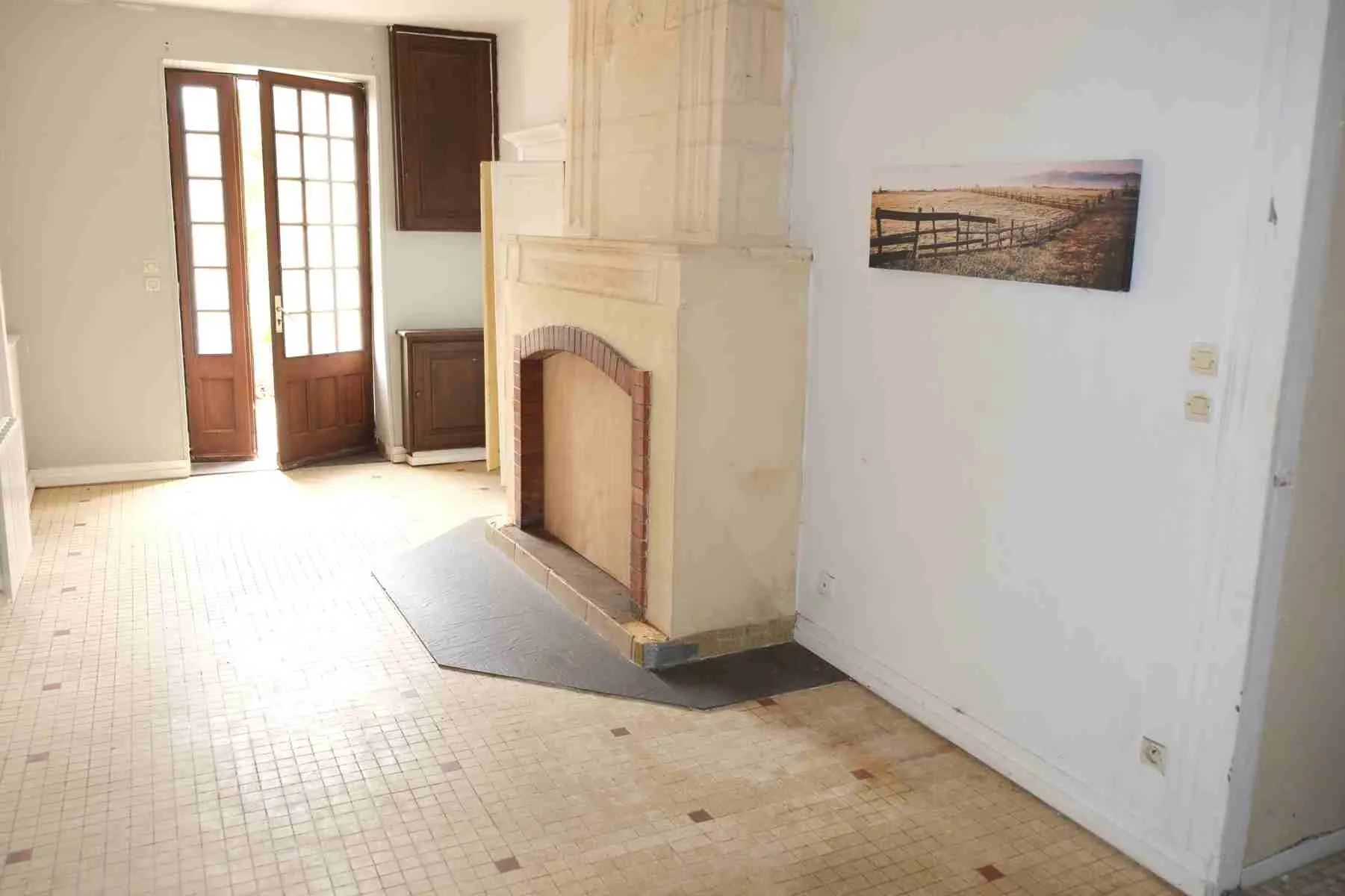 Ensemble immobilier à Generac avec dépendances, terrain arboré et potentiel de rénovation 