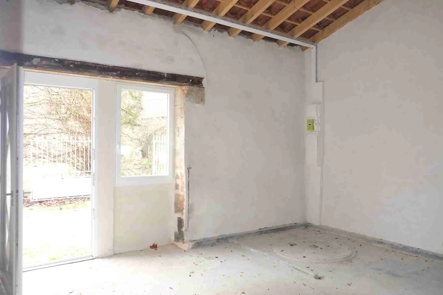 Ensemble immobilier à Generac avec dépendances, terrain arboré et potentiel de rénovation 