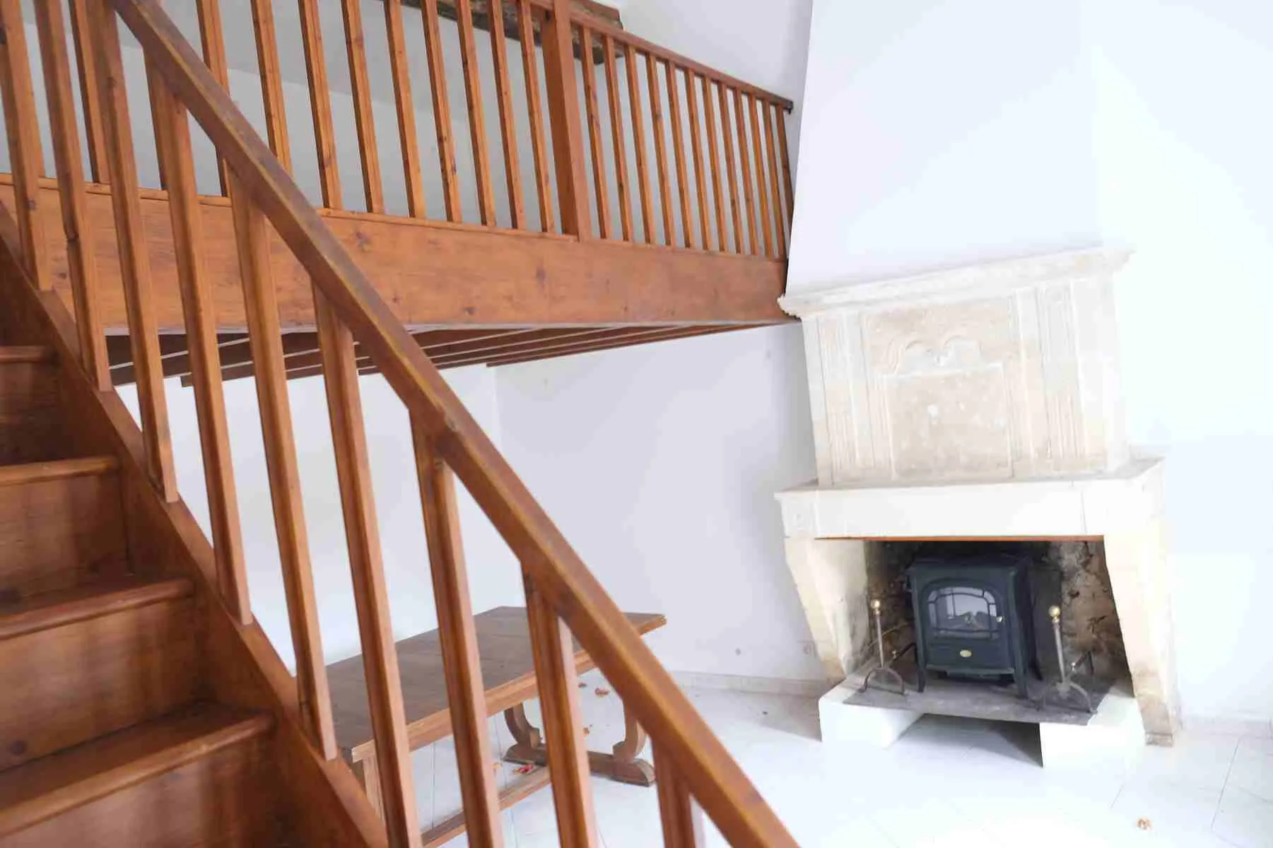 Ensemble immobilier à Generac avec dépendances, terrain arboré et potentiel de rénovation 