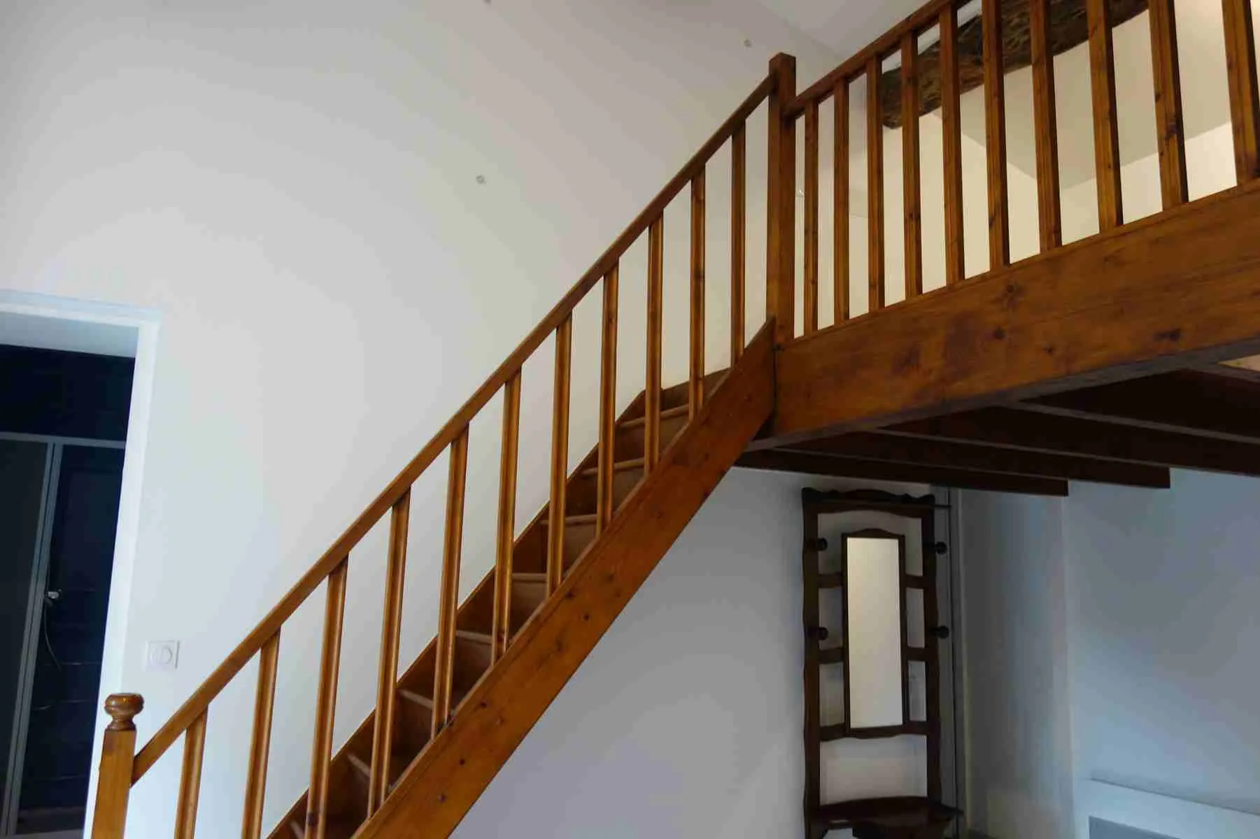 Ensemble immobilier à Generac avec dépendances, terrain arboré et potentiel de rénovation 