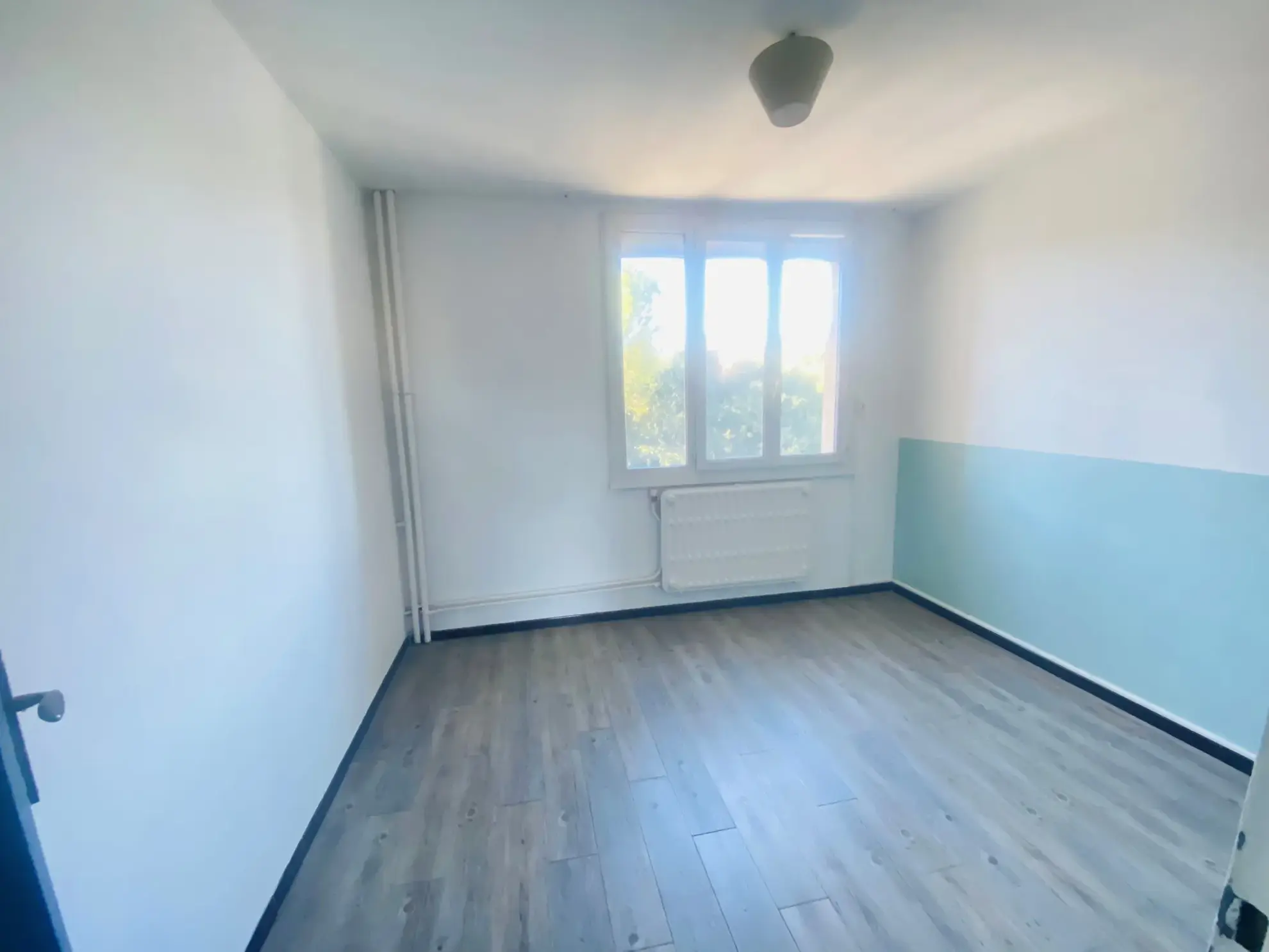 Appartement F3 lumineux avec parking et balcon à Nîmes, secteur Arènes 