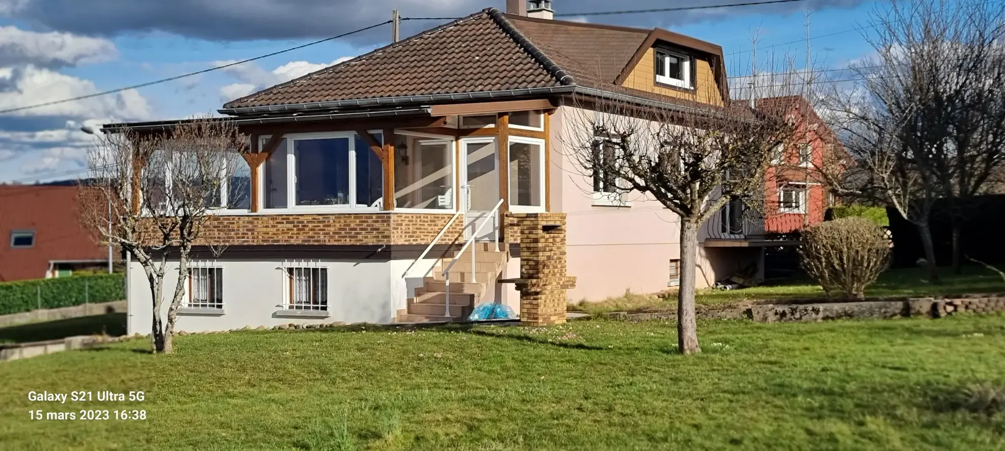 Spacieuse maison à Seloncourt avec terrain constructible de 17 ares