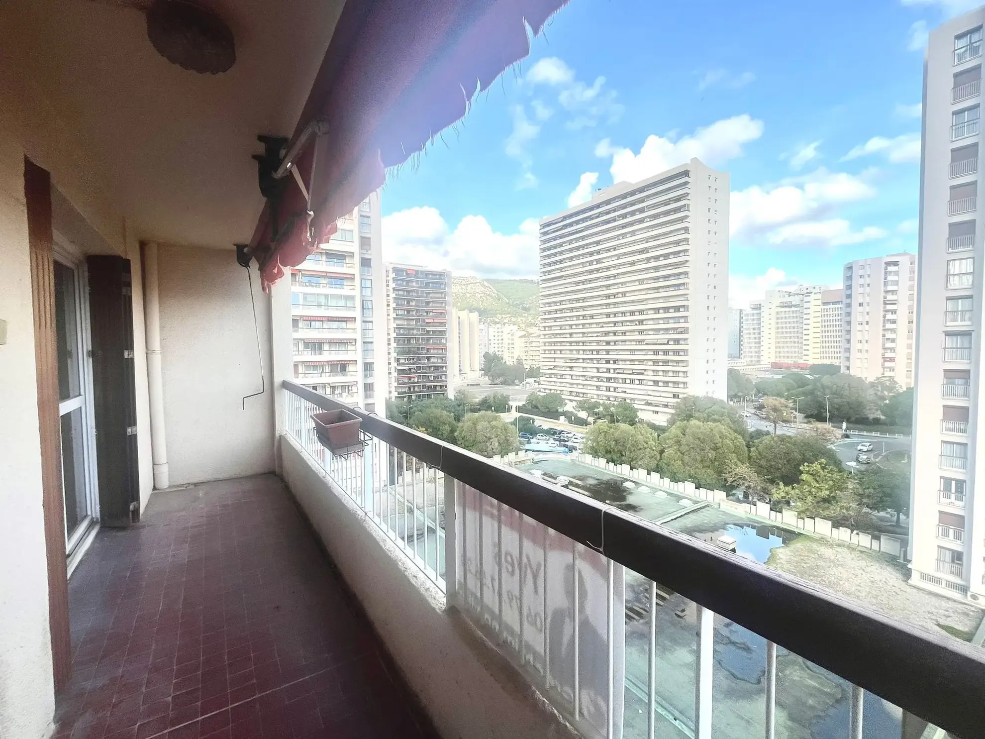 Appartement F4 à Toulon La Rode de 80,85 m2 avec loggias, à rénover