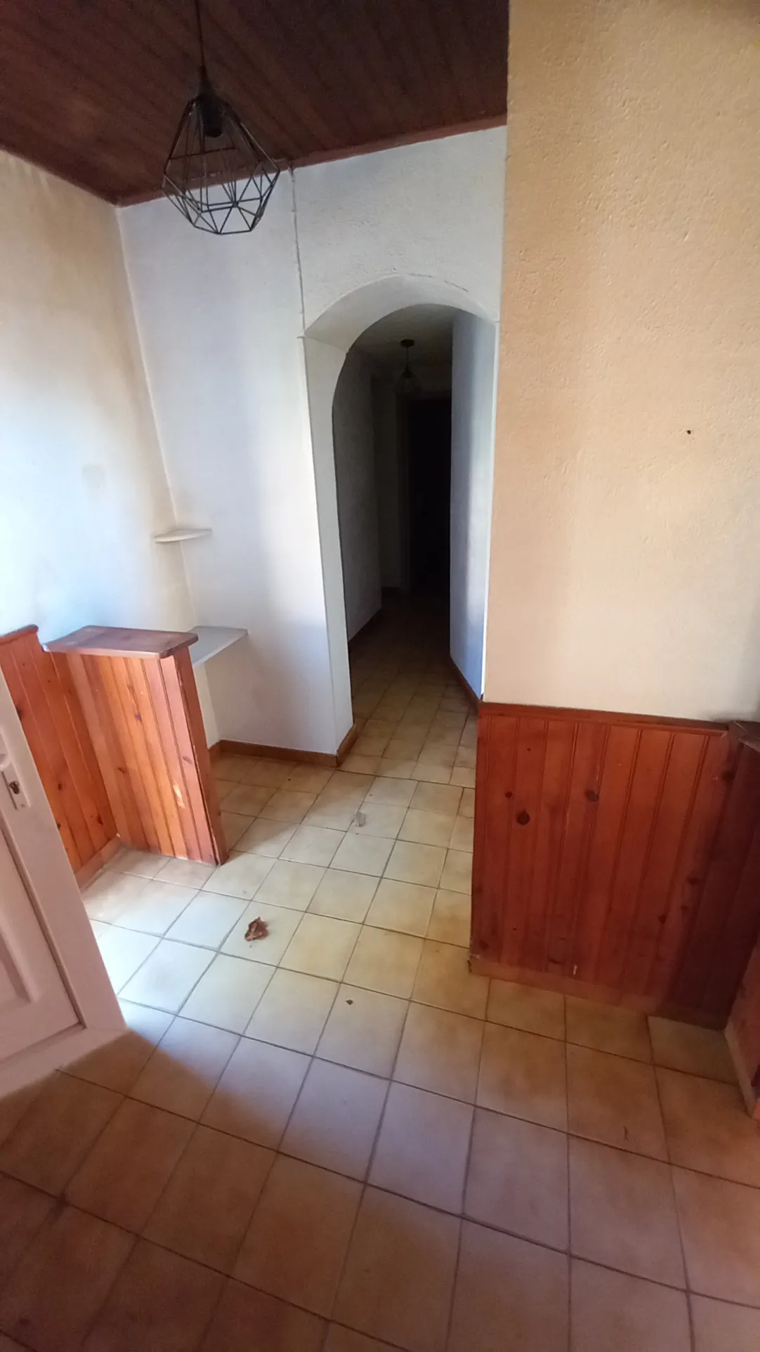 Maison en pierre avec garage et terrain constructible à Colombières-sur-Orb 