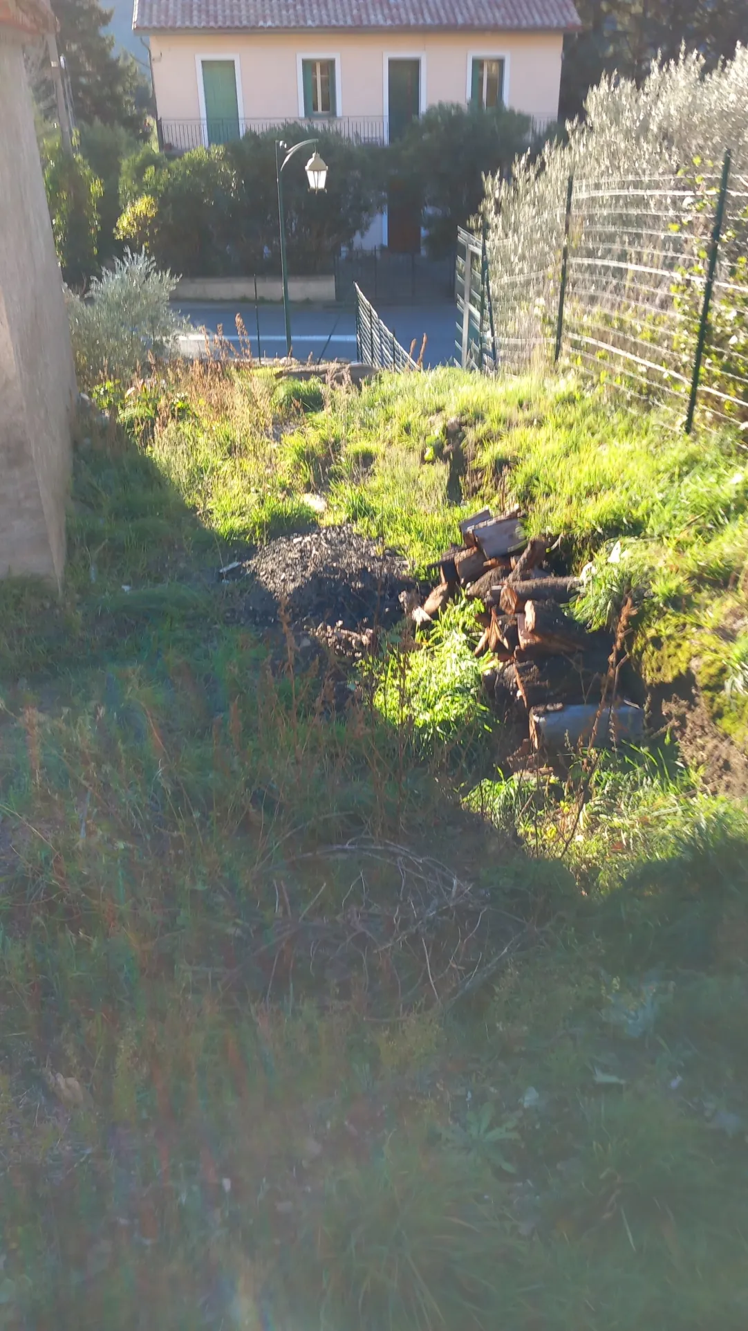 Maison en pierre avec garage et terrain constructible à Colombières-sur-Orb 