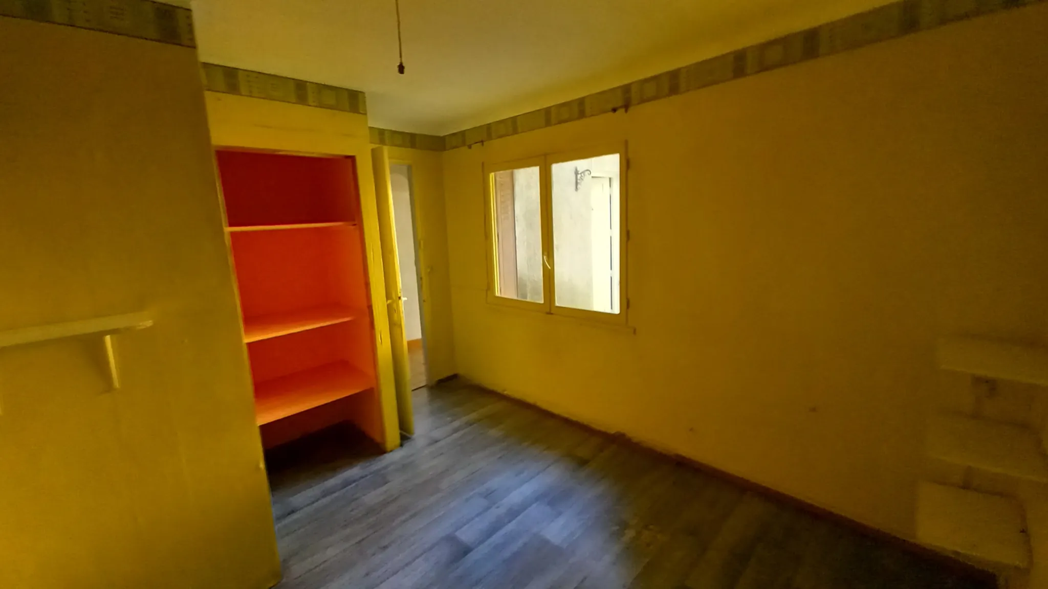 Maison en pierre avec garage et terrain constructible à Colombières-sur-Orb 