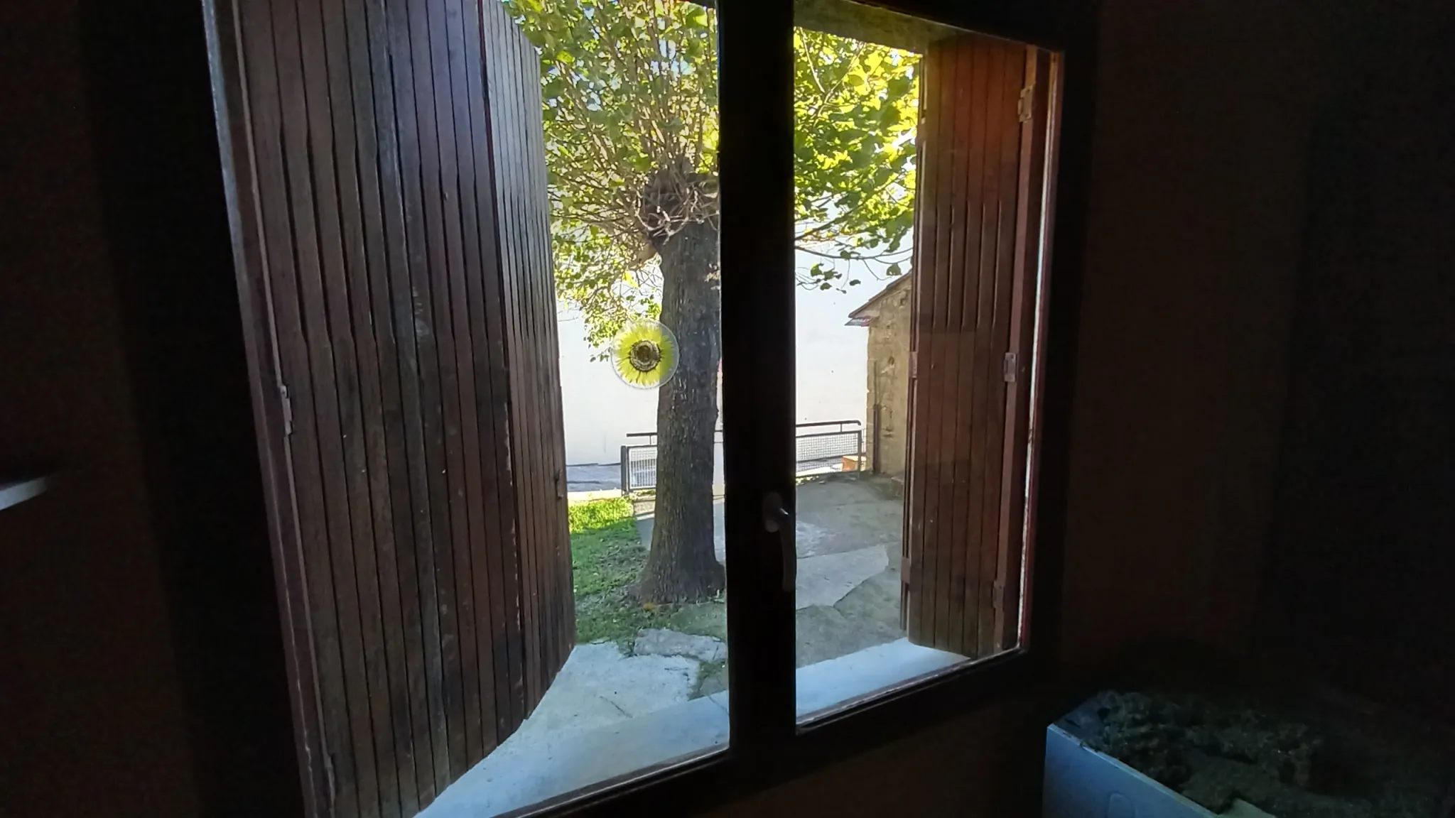 Maison en pierre avec garage et terrain constructible à Colombières-sur-Orb 