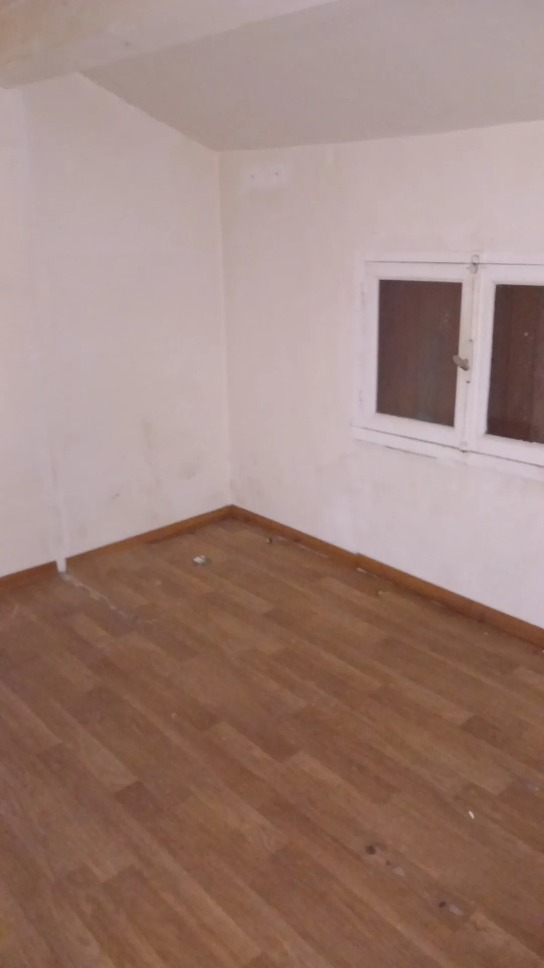 Maison en pierre avec garage et terrain constructible à Colombières-sur-Orb 