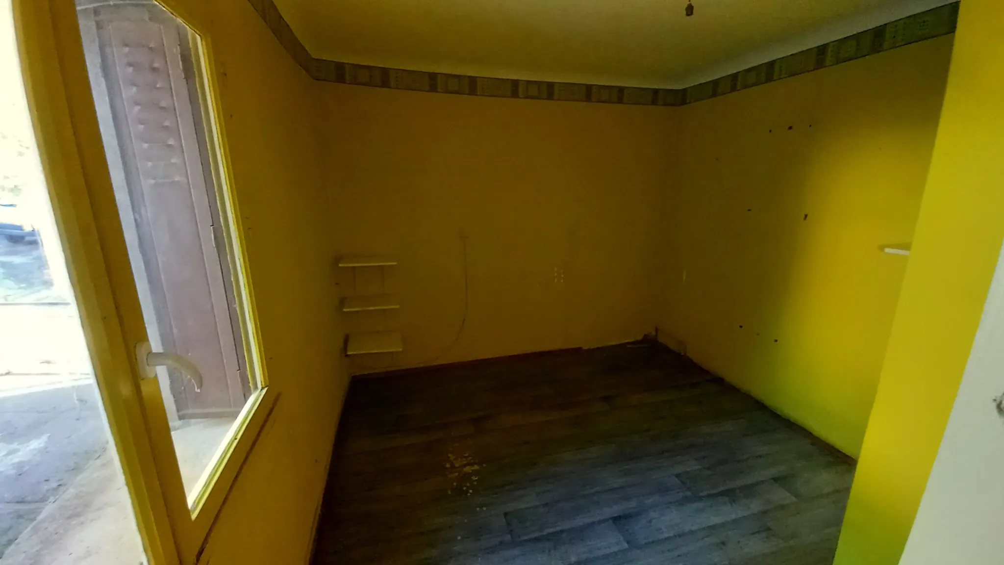 Maison en pierre avec garage et terrain constructible à Colombières-sur-Orb 