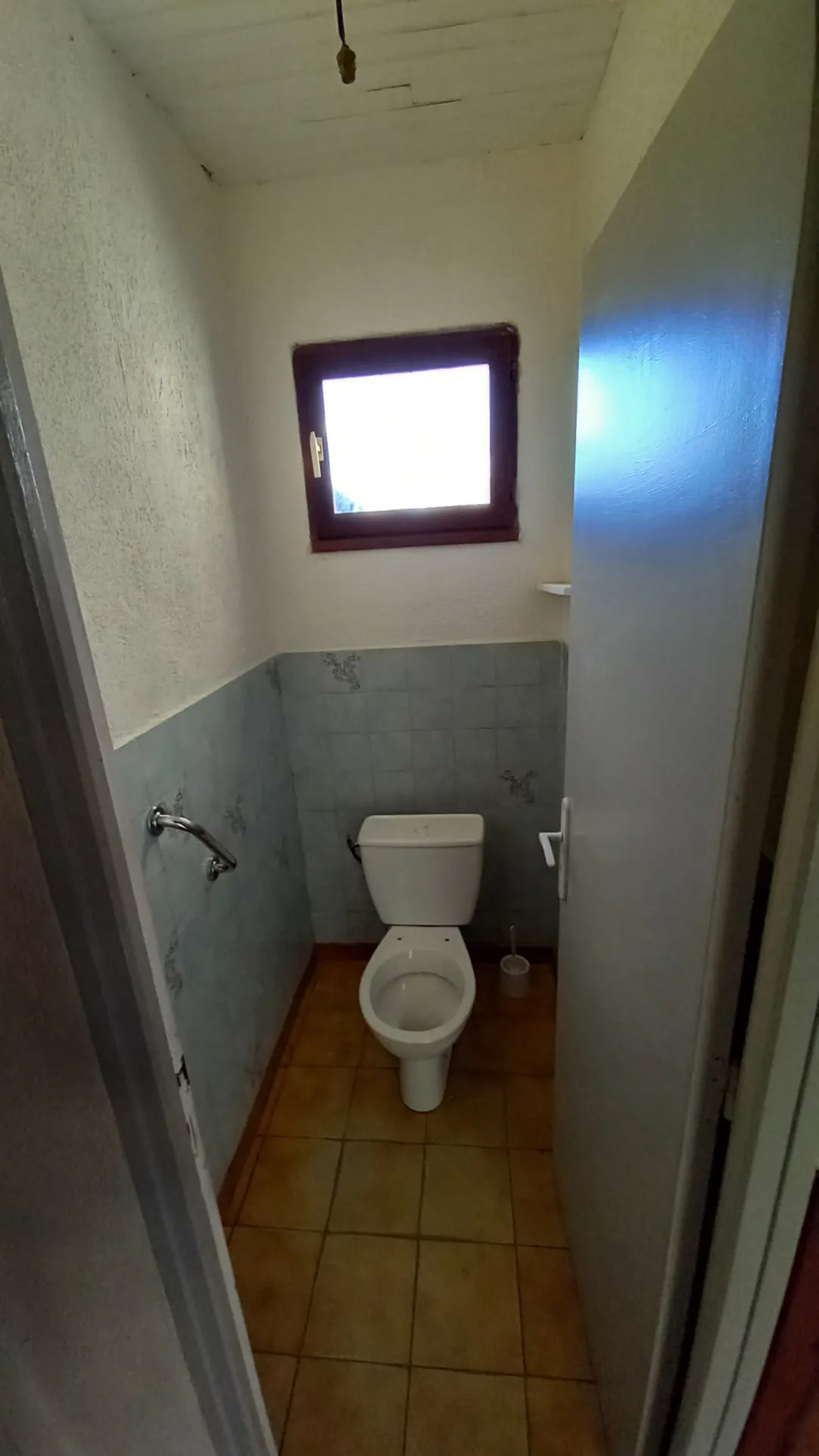 Maison en pierre avec garage et terrain constructible à Colombières-sur-Orb 