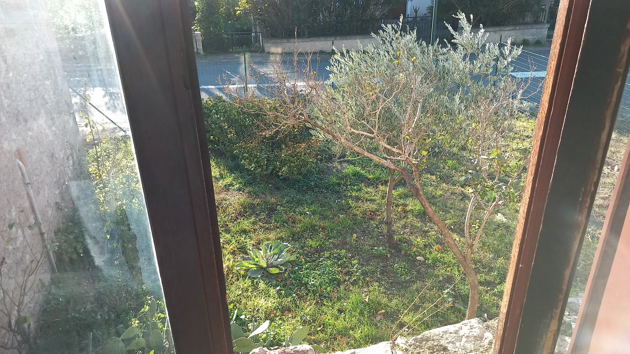 Maison en pierre avec garage et terrain constructible à Colombières-sur-Orb 