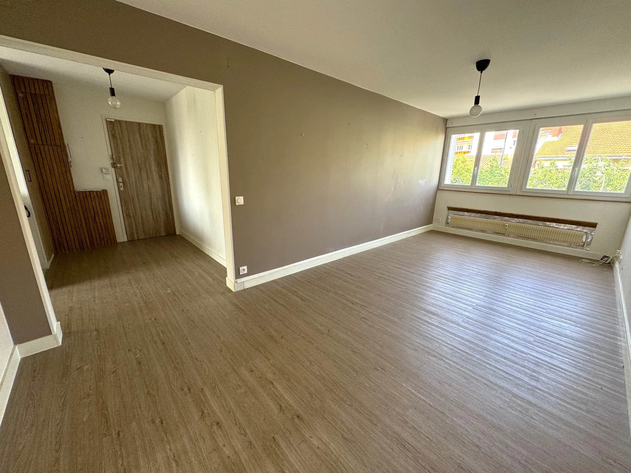 Appartement T4 rénové à Clermont-Ferrand, proche Chamalières avec garage et cave