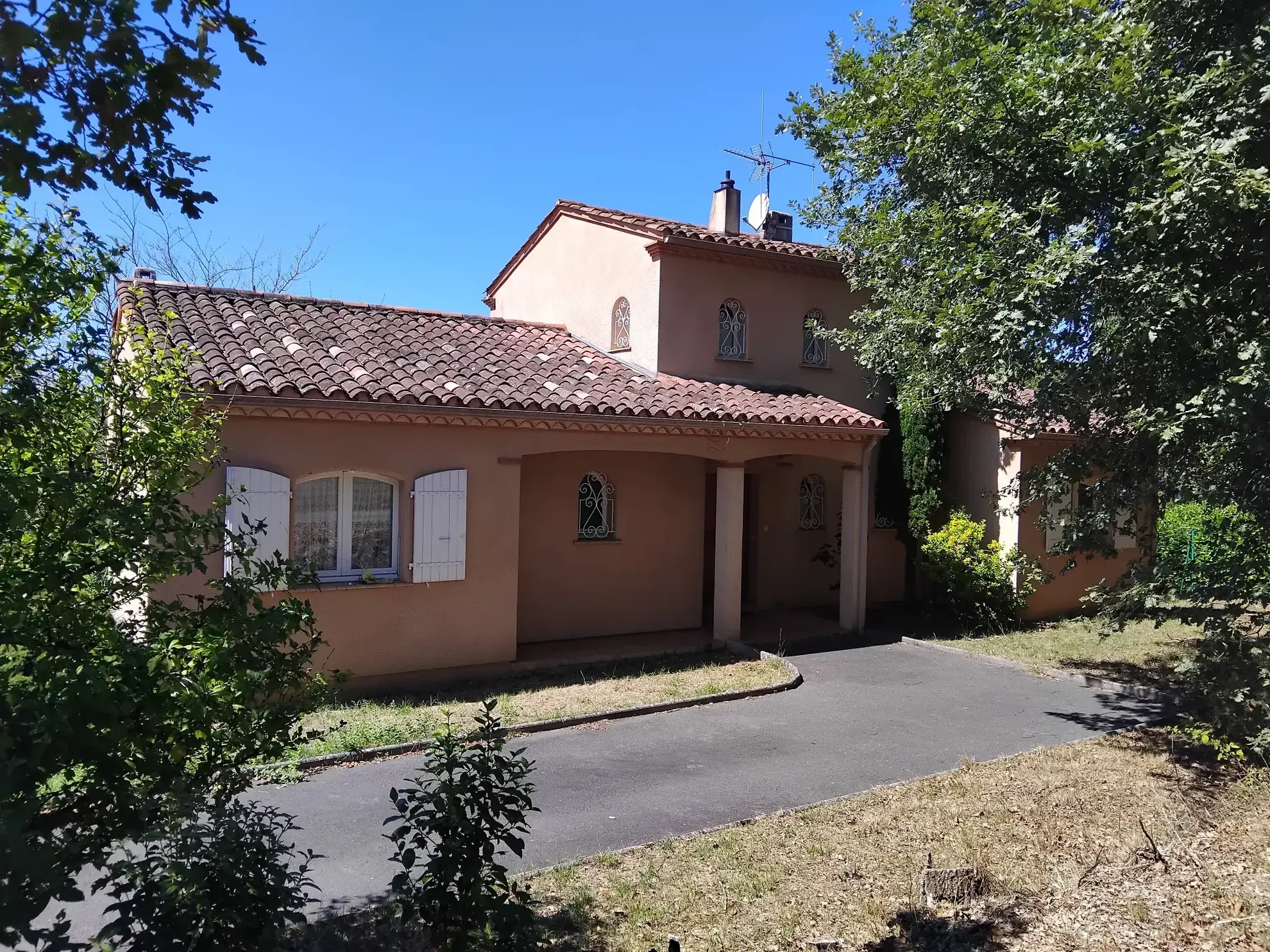 Maison individuelle à Burlats avec vue panoramique et grand terrain, 4 chambres