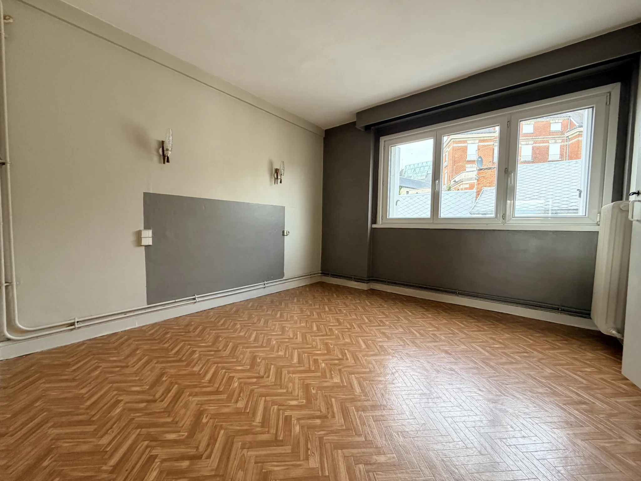 Appartement lumineux de 98 m² à vendre à Maubeuge en centre-ville 