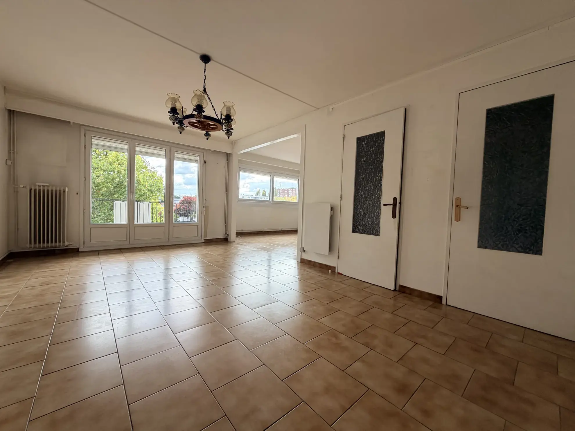 Appartement lumineux de 98 m² à vendre à Maubeuge en centre-ville 