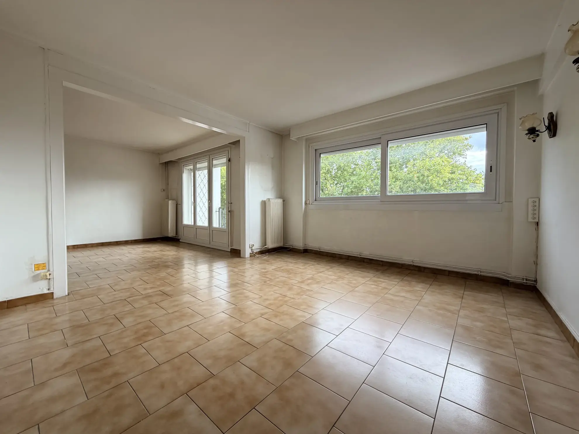 Appartement lumineux de 98 m² à vendre à Maubeuge en centre-ville 