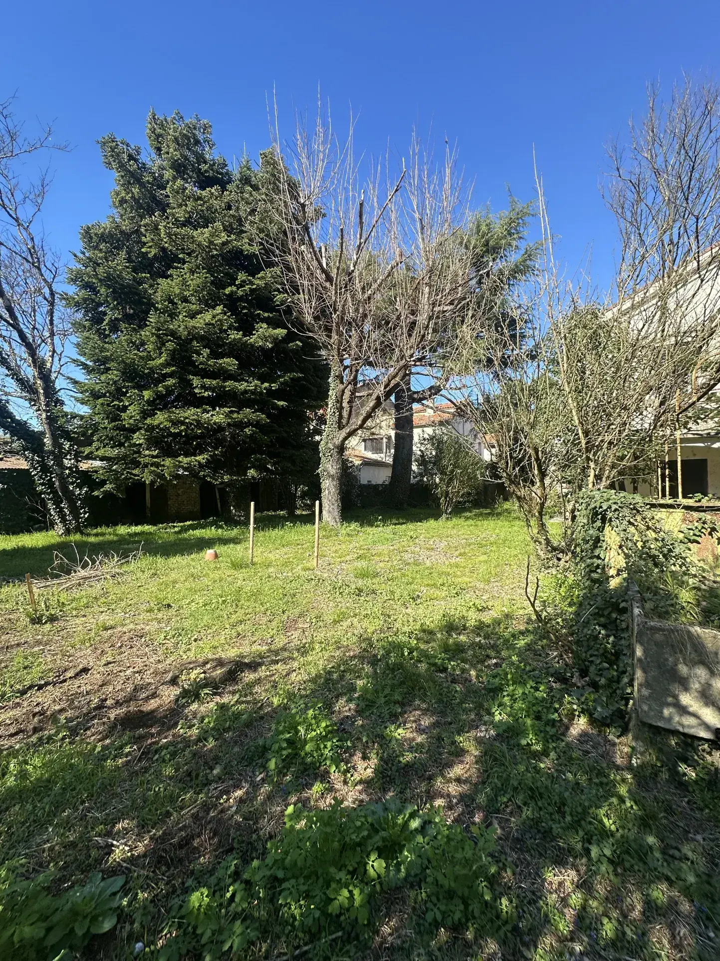 Villa Art Déco à Bessèges de 4 chambres avec potentiel d'aménagement et sous-sol complet