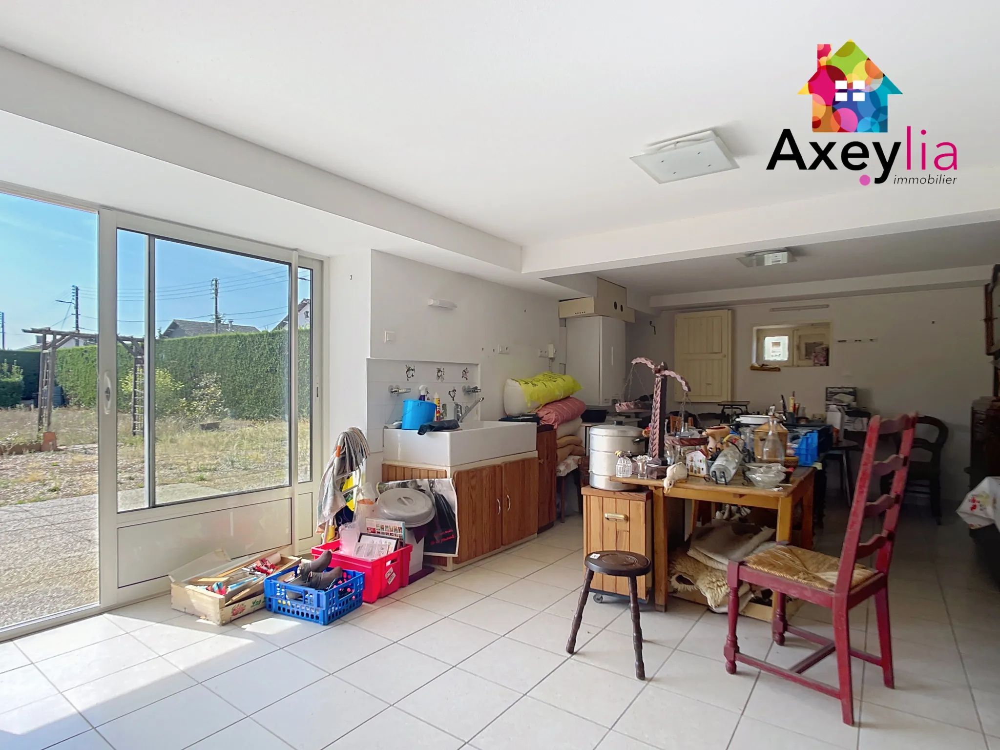 Maison ancienne à Le Coteau avec 3 chambres, terrain et dépendances 