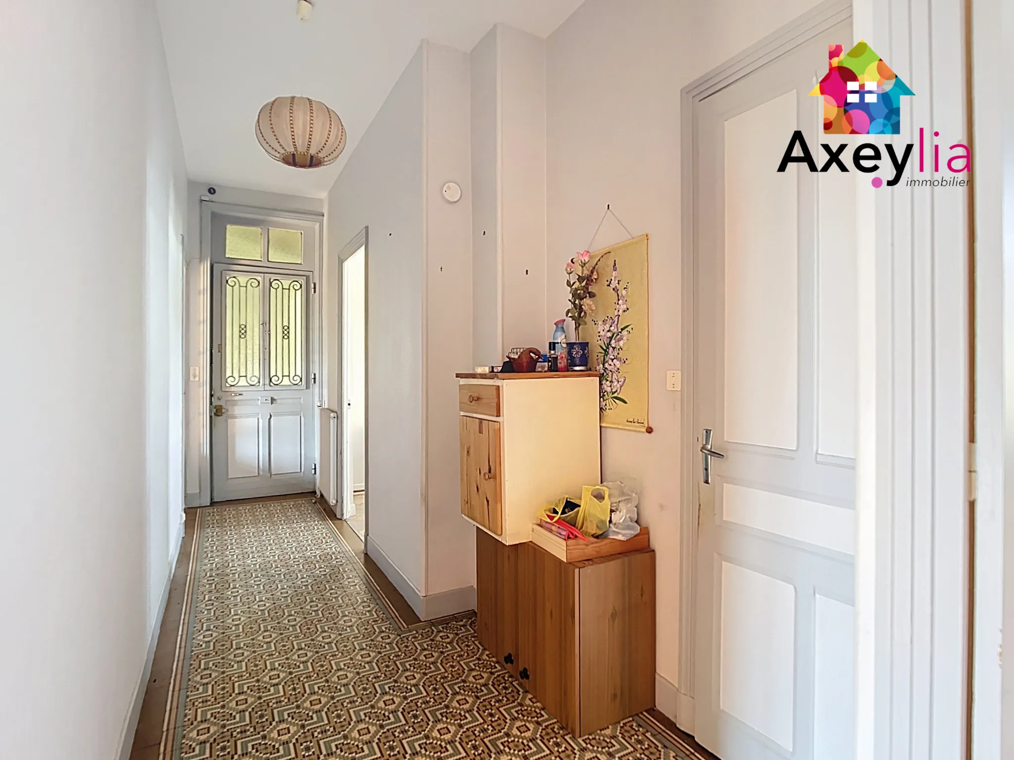 Maison ancienne à Le Coteau avec 3 chambres, terrain et dépendances 