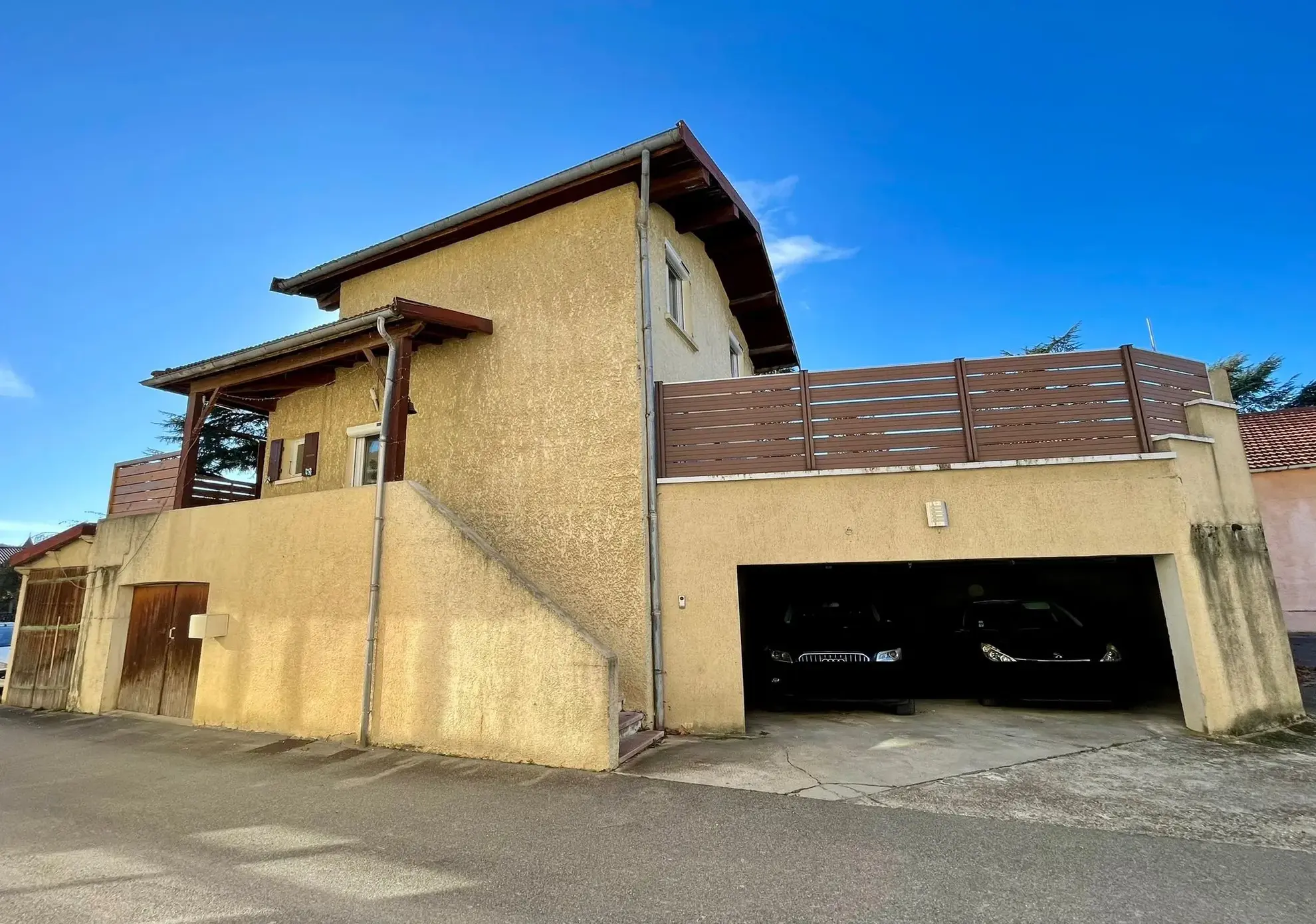 Maison écologique de 70m² à Anneyron avec terrasse et panneaux solaires 