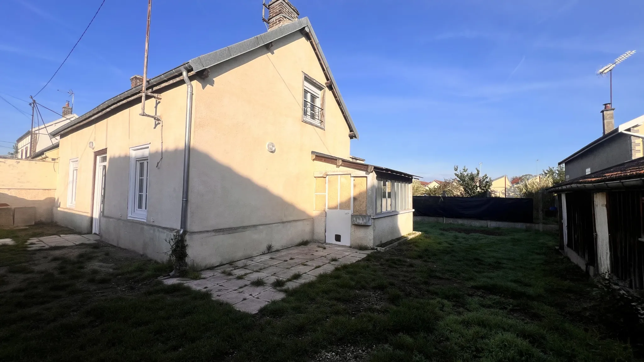 Maison à vendre à Troyes de 73,5 m² avec 4 chambres, jardin, proche commodités 