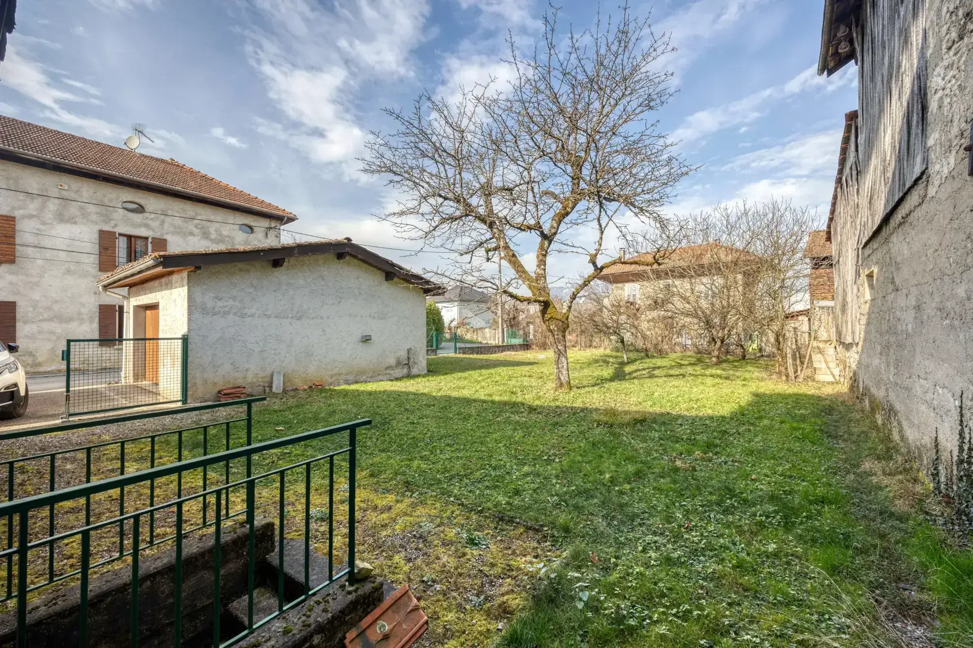 Terrain constructible non viabilisé avec garage à Villard Benoît (38) 