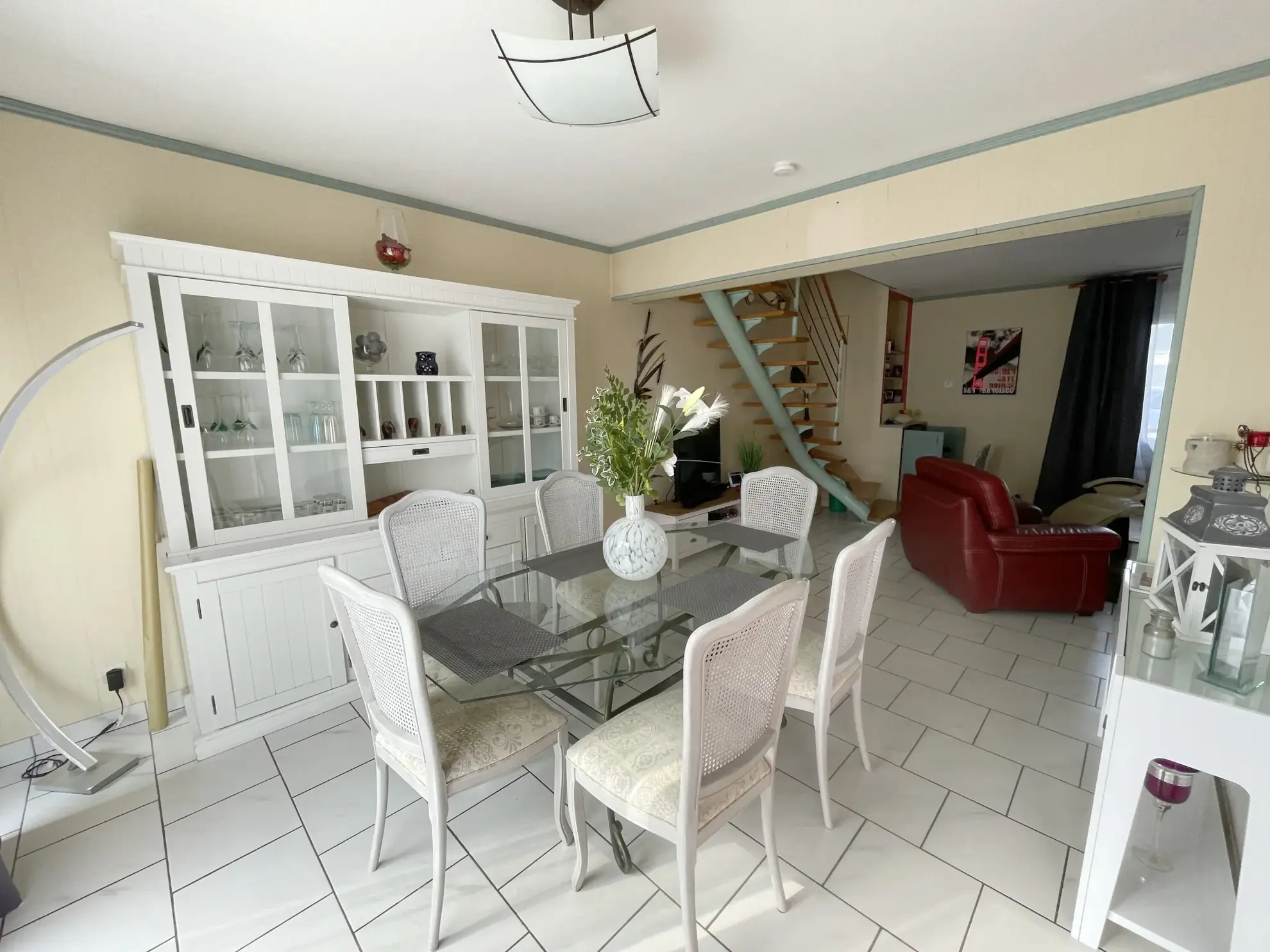 Maison à vendre à Savigné-L'Évêque avec 3 chambres, jardin et garage dans la Sarthe