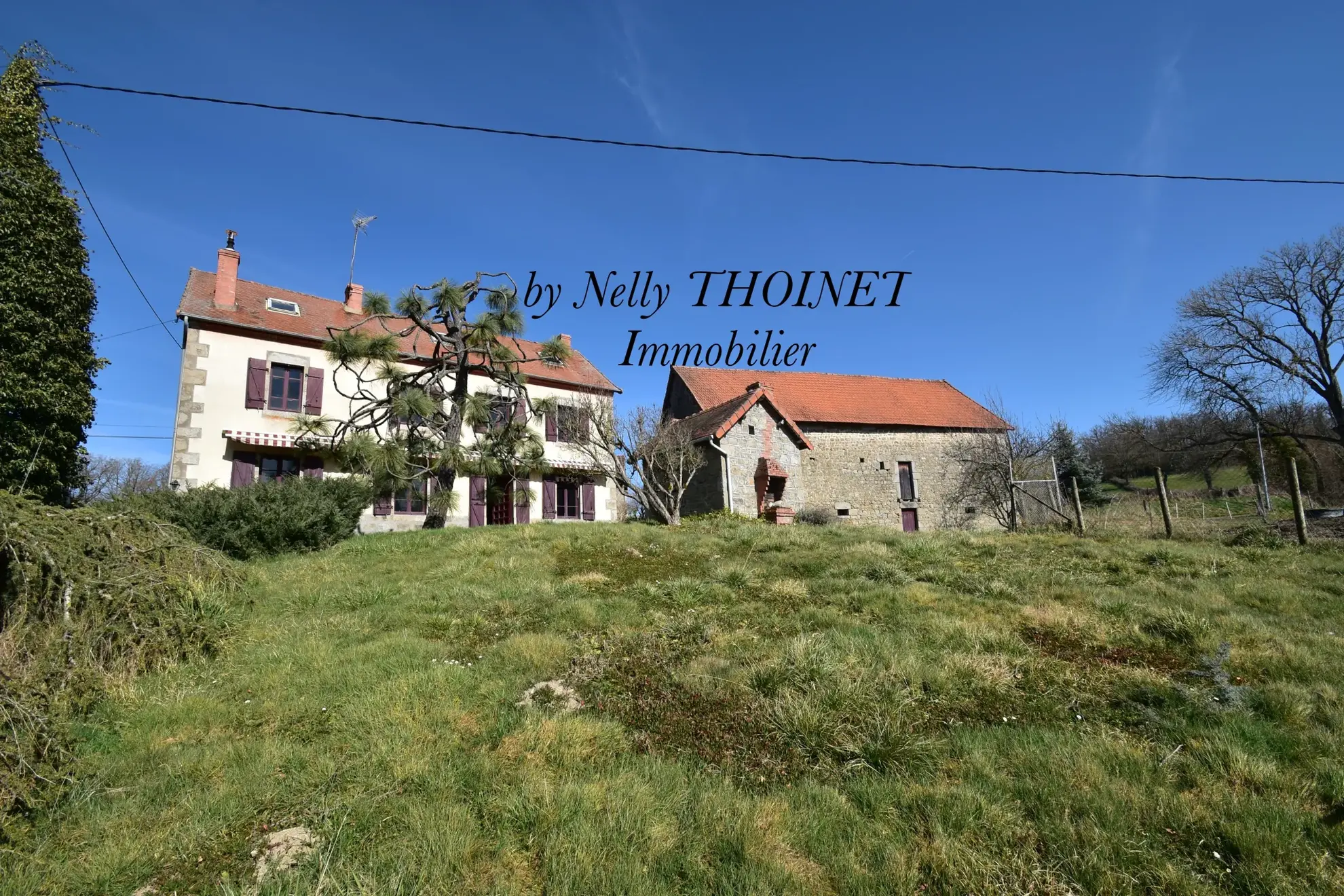 Ancienne ferme en pierre à Dontreix avec dépendances et grand terrain - charme authentique