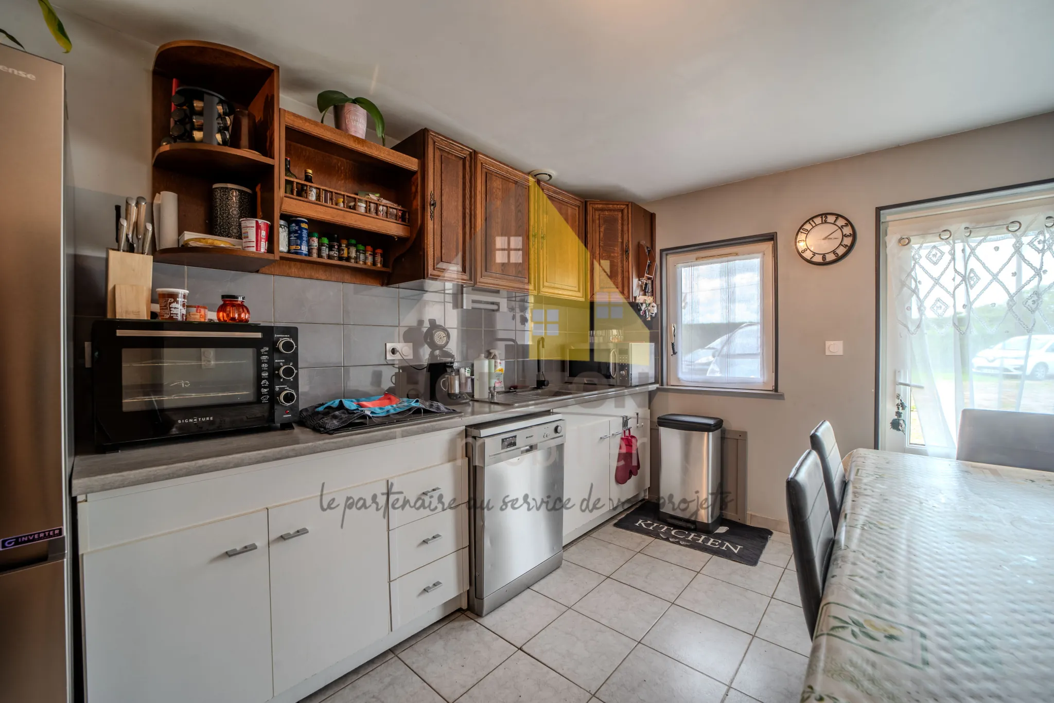 Ferme rénovée avec dépendances et grand terrain à Bletterans 