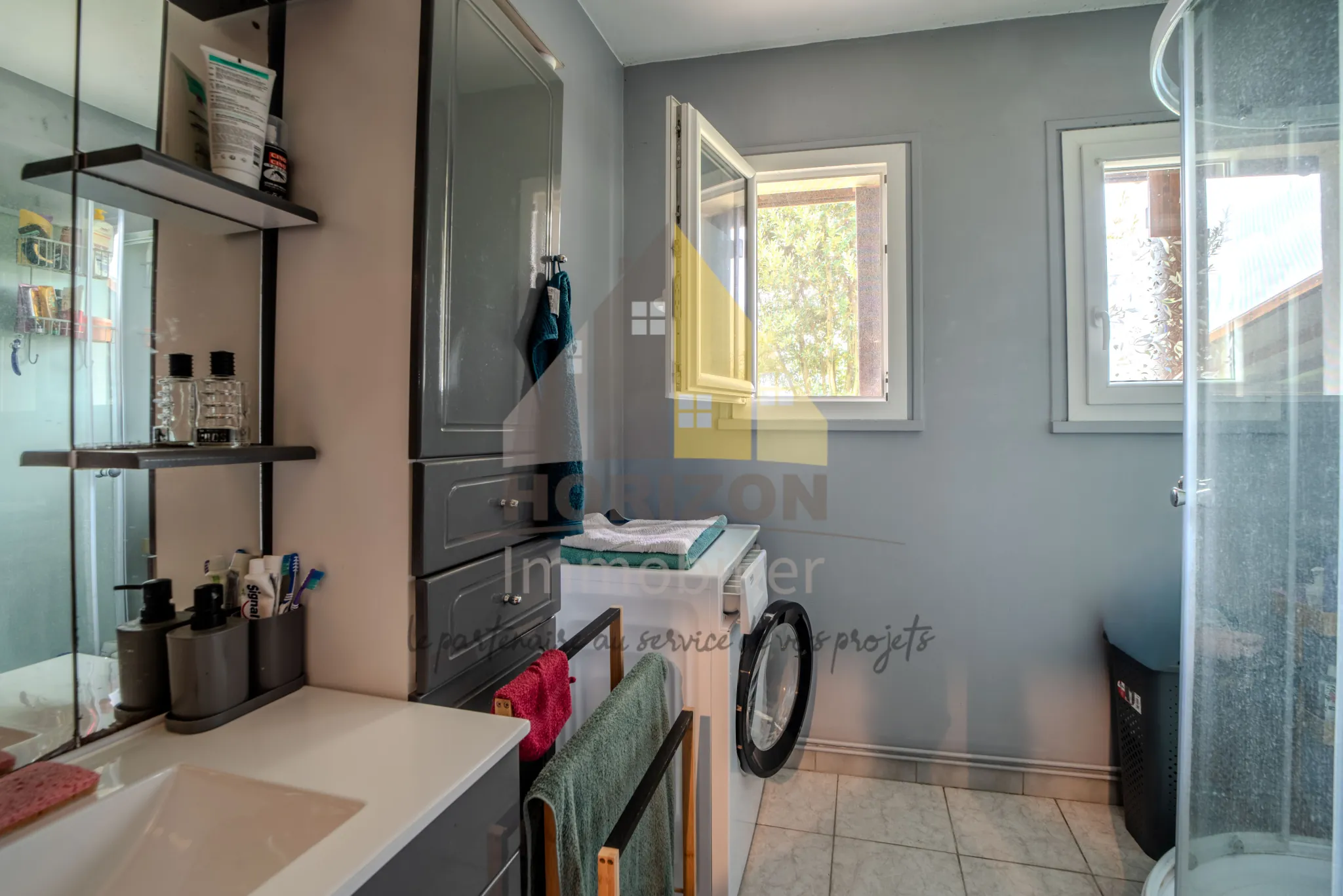 Ferme rénovée avec dépendances et grand terrain à Bletterans 