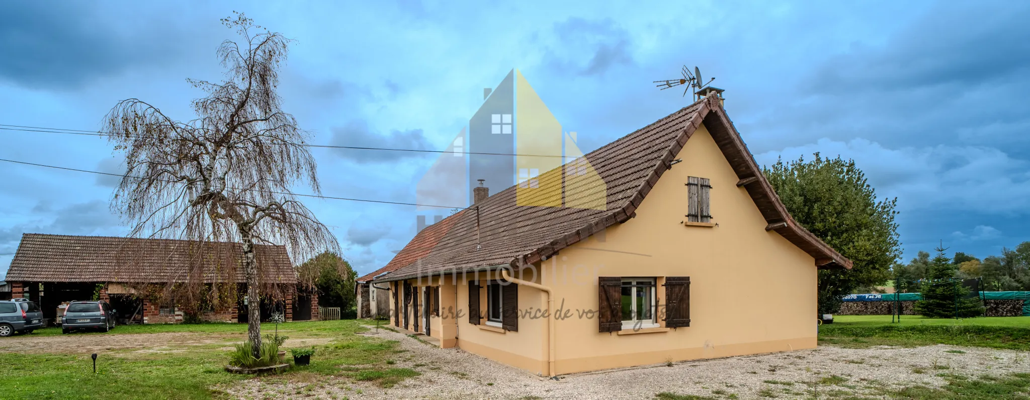 Ferme rénovée avec dépendances et grand terrain à Bletterans