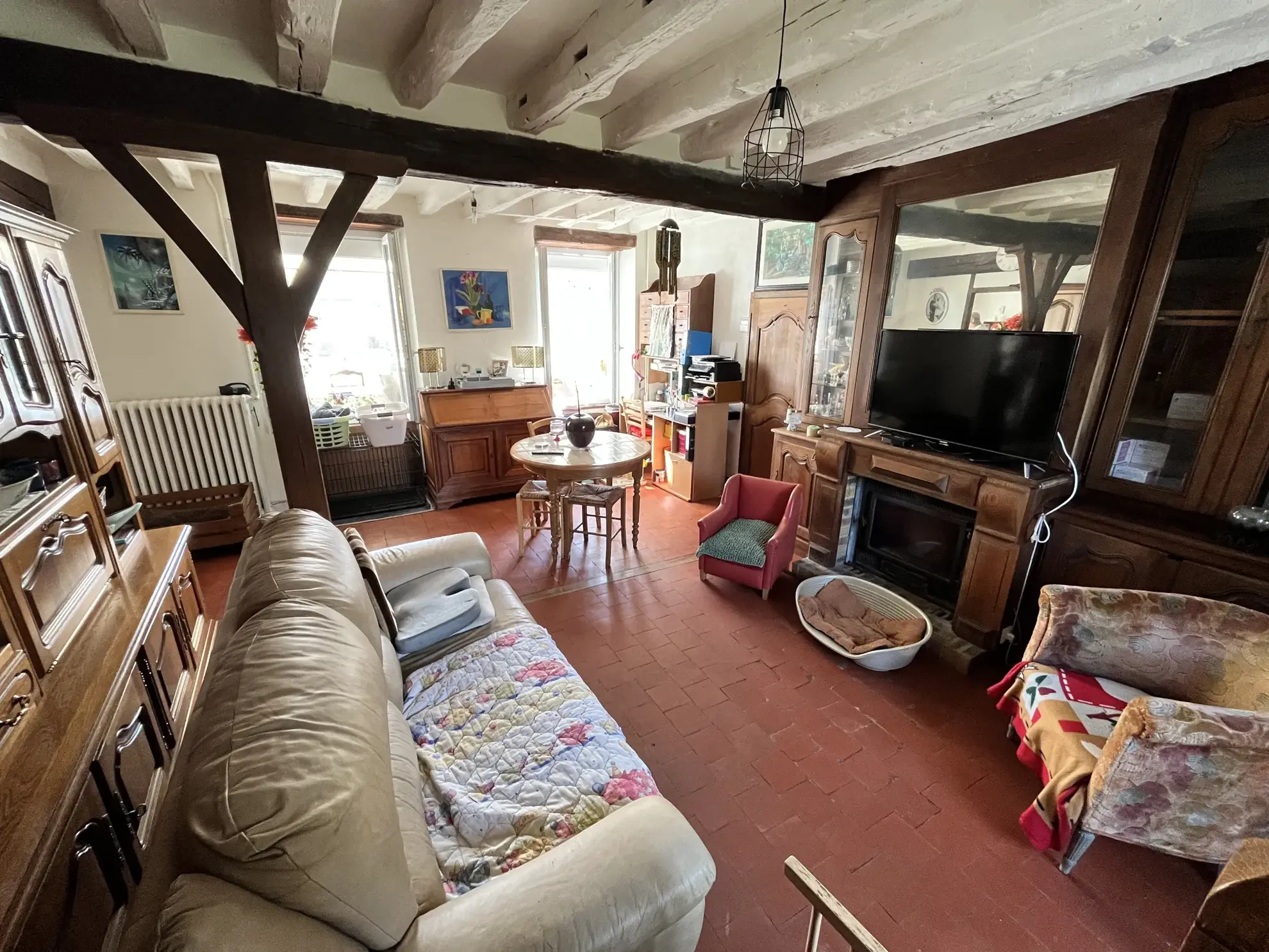 Charmante maison de village à vendre près de MER (41500), grand espace, dépendances et terrain arboré 