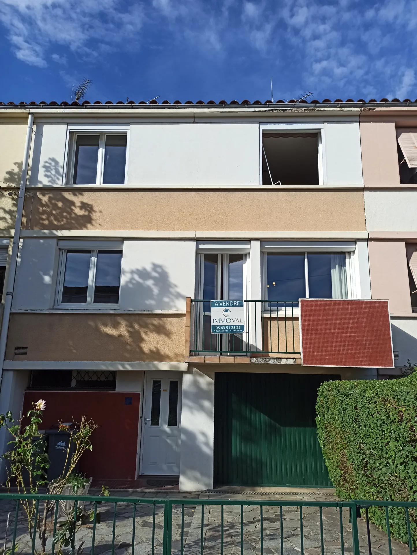 Maison mitoyenne à vendre de 106 m2 avec jardin et garage à Castres