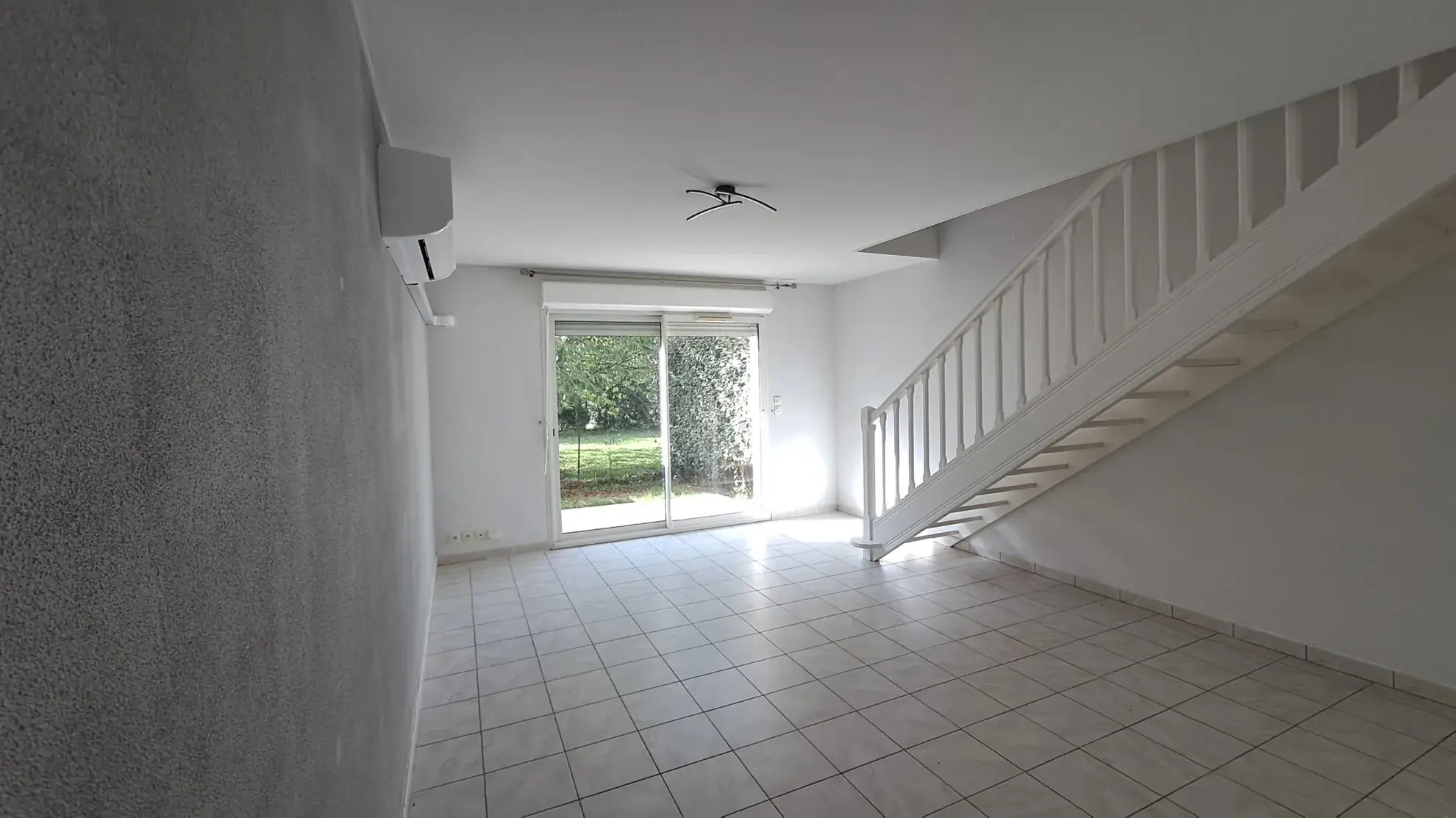 Maison 3 pièces avec terrasse et jardin à Villeneuve-sur-Lot, secteur sécurisé 