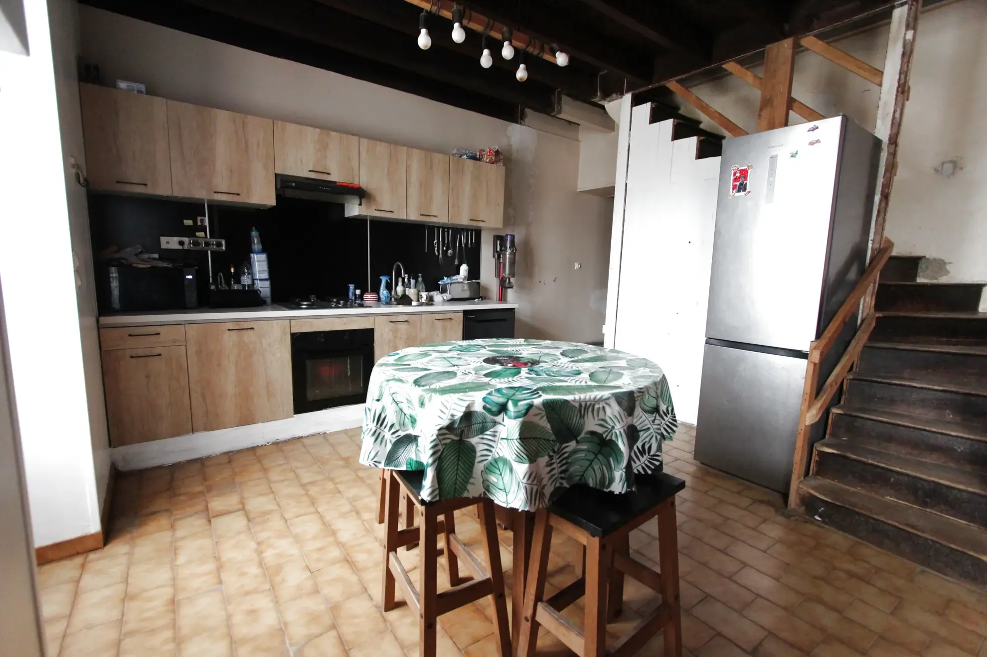 Magnifique maison en pierres avec hangars, piscine chauffée, proche Niort 