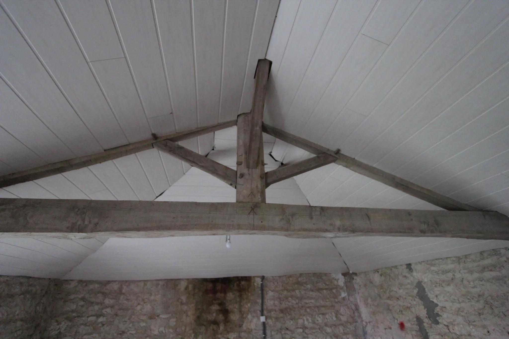 Magnifique maison en pierres avec hangars, piscine chauffée, proche Niort 