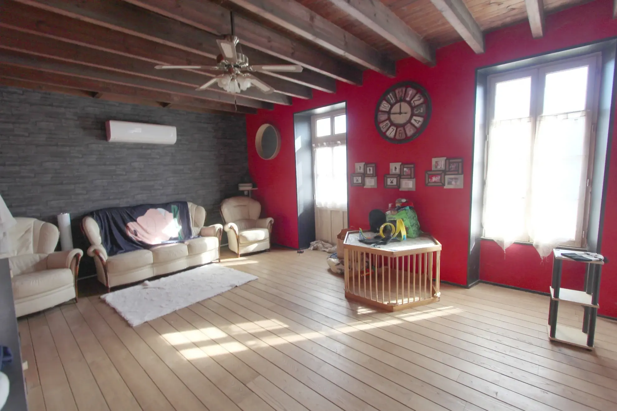 Magnifique maison en pierres avec hangars, piscine chauffée, proche Niort