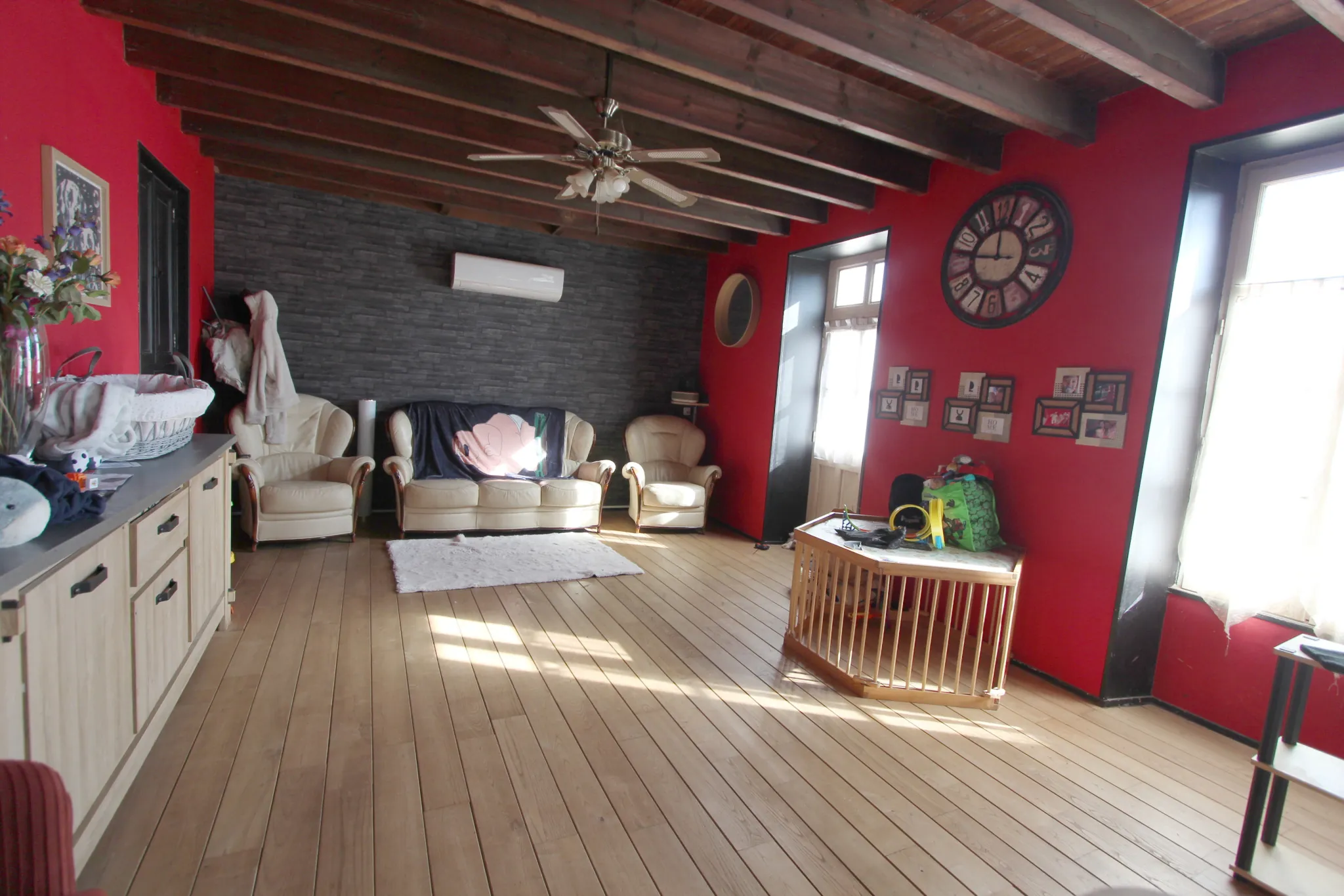 Magnifique maison en pierres avec hangars, piscine chauffée, proche Niort 