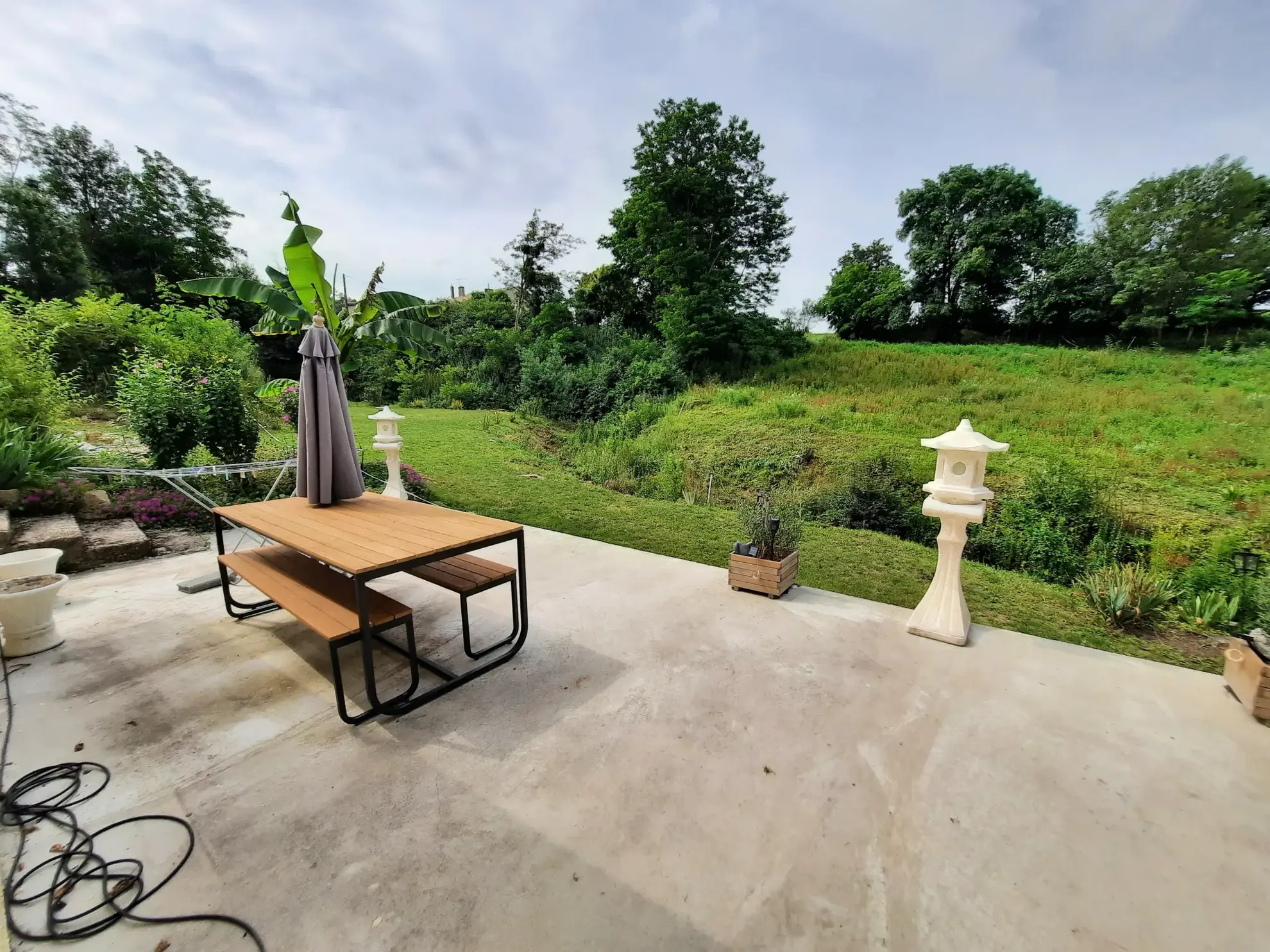 Maison avec gîte rénovée sur parcelle de 2619 m² à Rimons