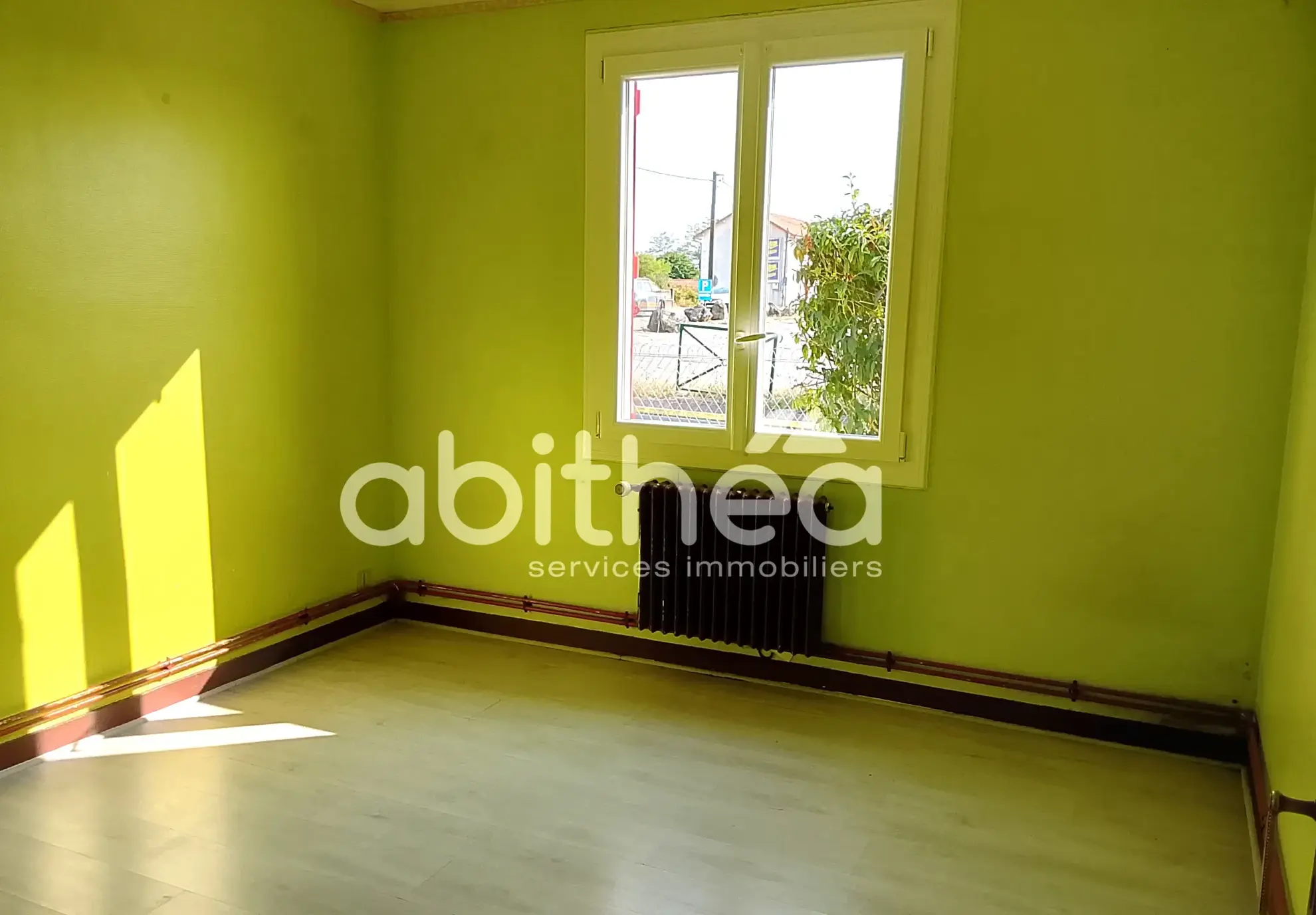 Maison de plain pied de 104 m² à Roumazières proche commerces 