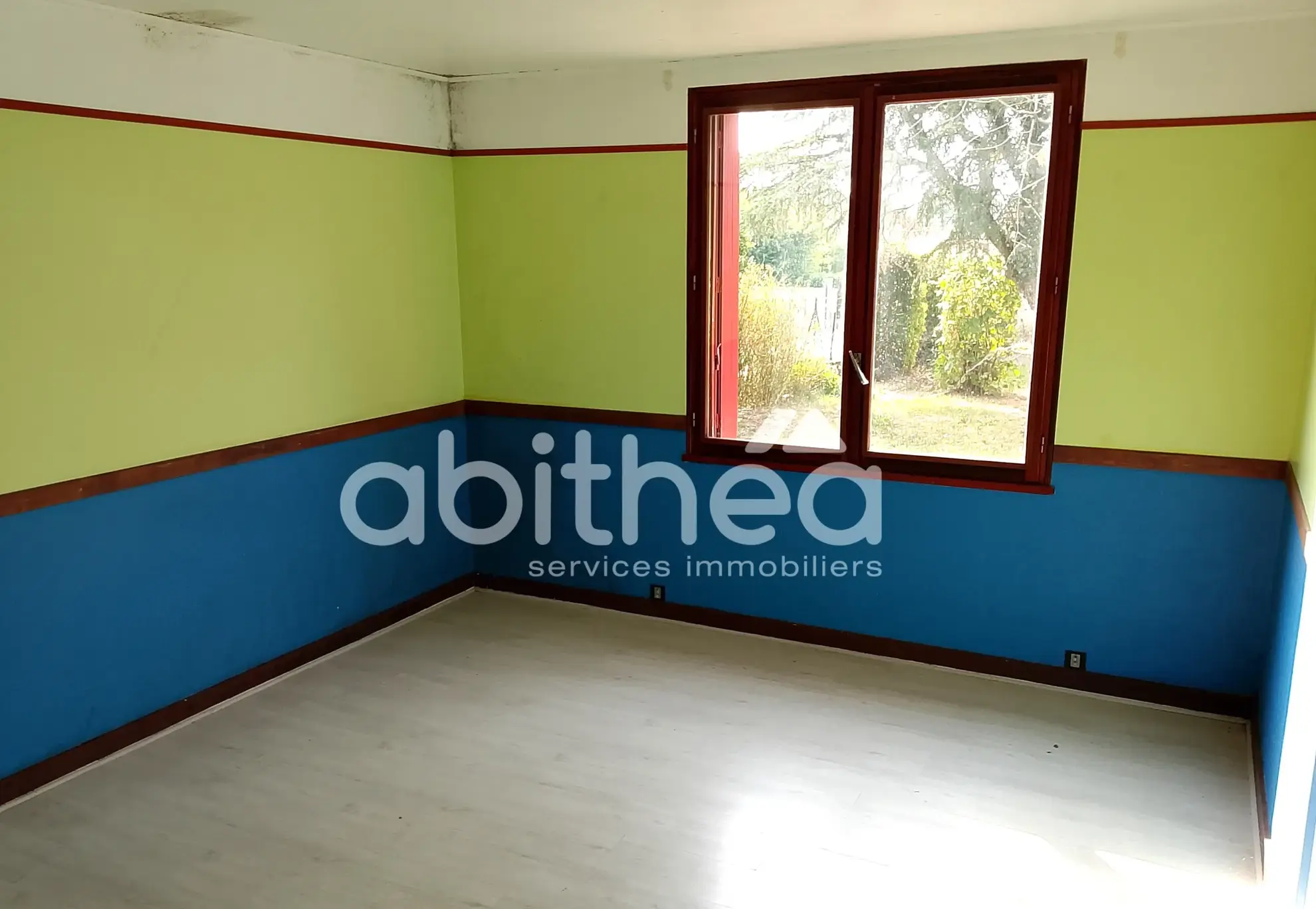 Maison de plain pied de 104 m² à Roumazières proche commerces 