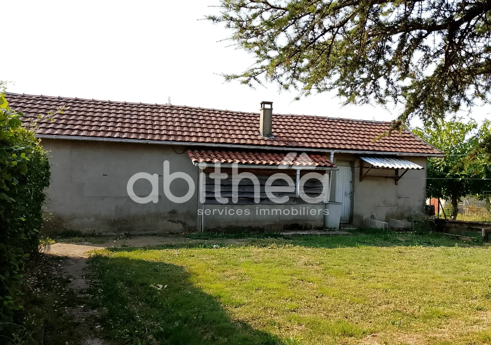 Maison de plain pied de 104 m² à Roumazières proche commerces 