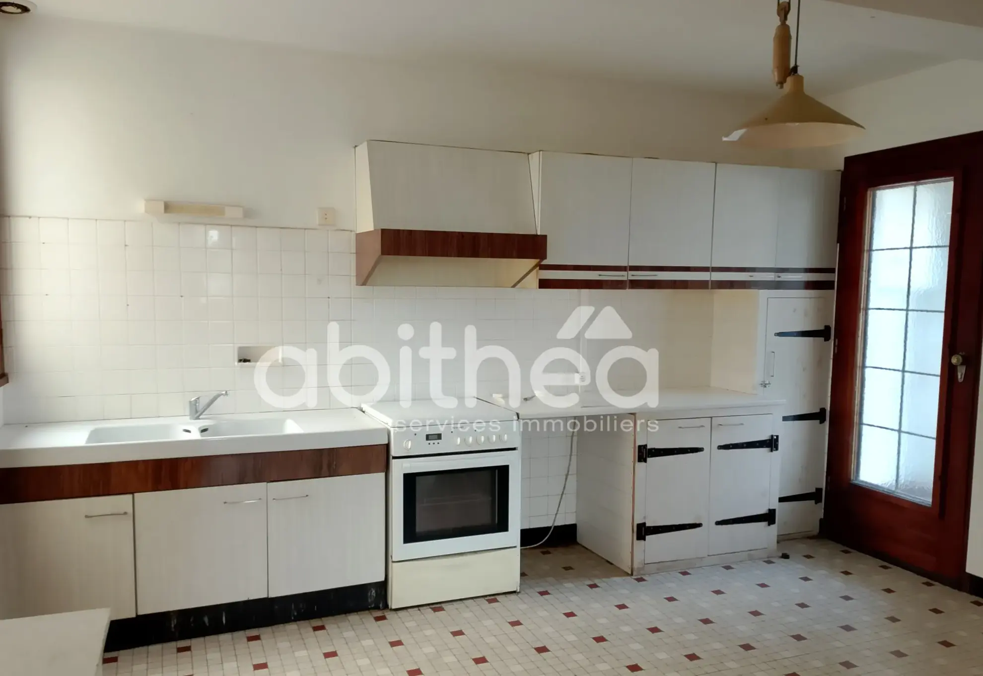 Maison de plain pied de 104 m² à Roumazières proche commerces 