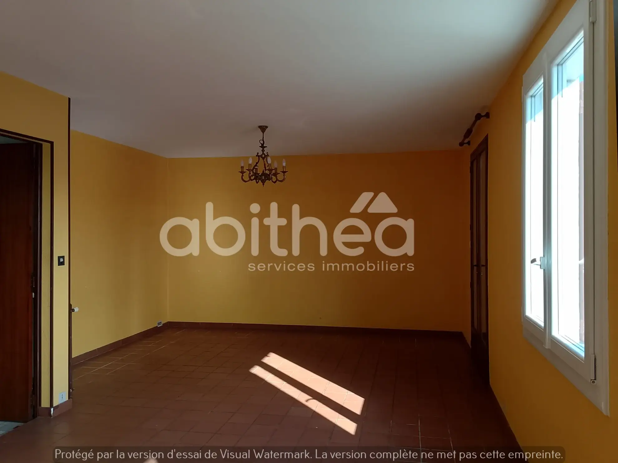 Maison de plain pied de 104 m² à Roumazières proche commerces 