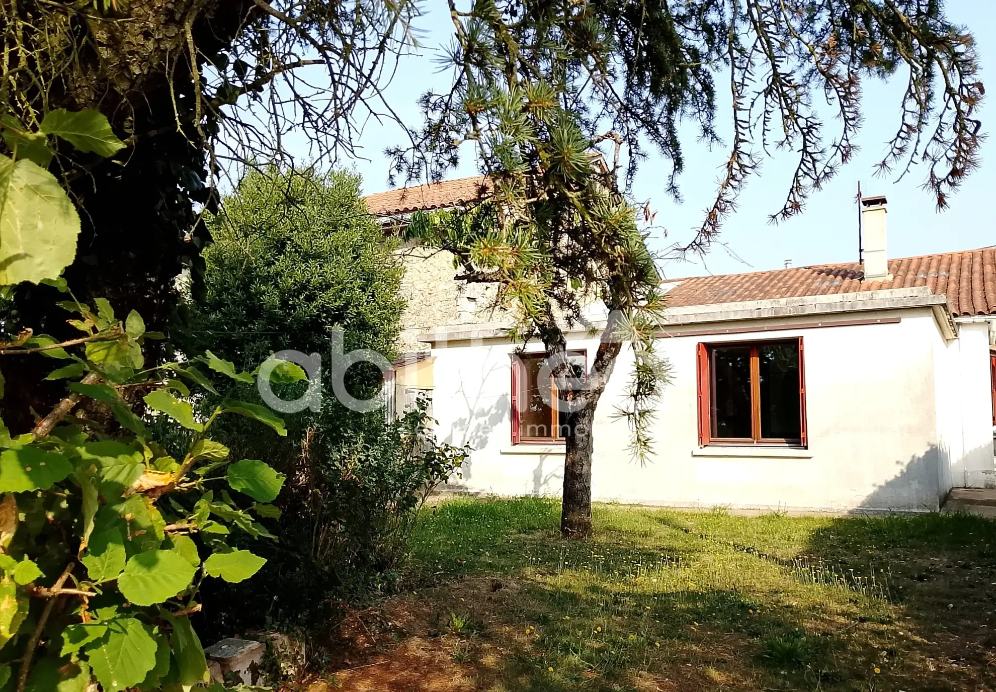 Maison de plain pied de 104 m² à Roumazières proche commerces 