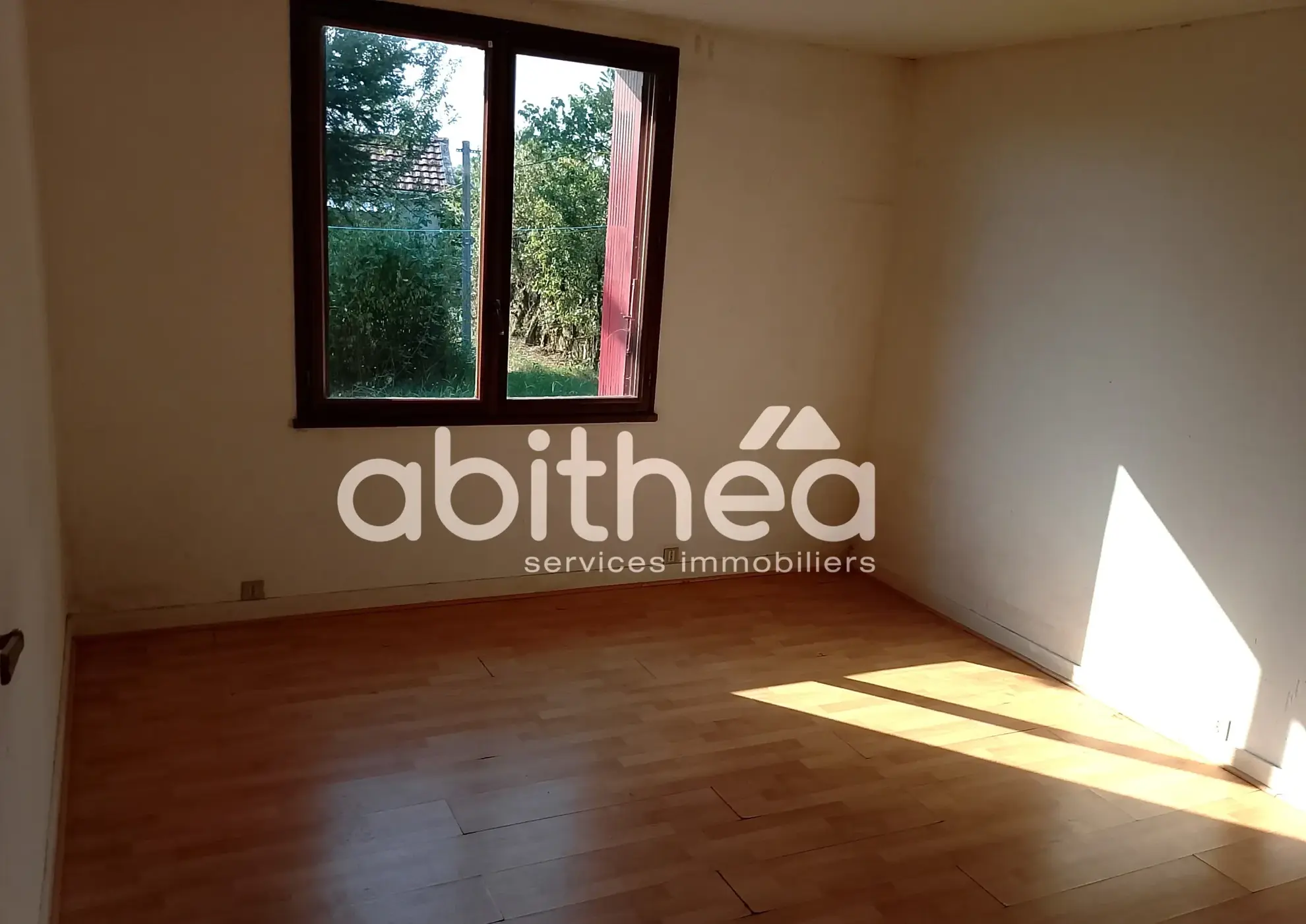 Maison de plain pied de 104 m² à Roumazières proche commerces 