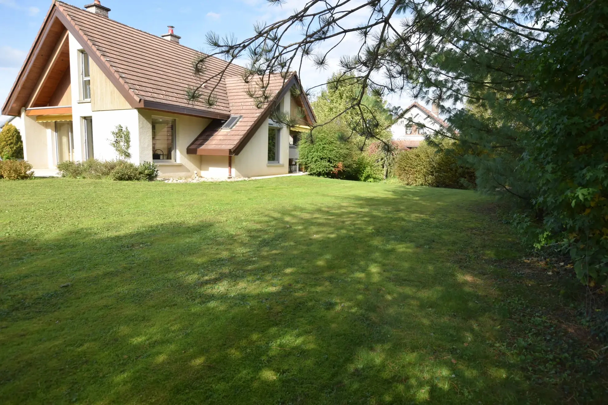 Maison d'architecte lumineuse avec jardin à L'Isle-sur-le-Doubs