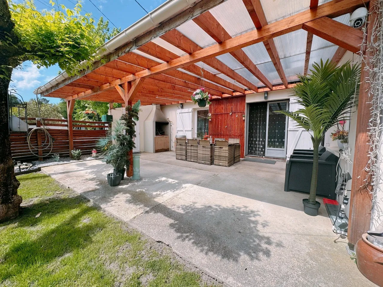 Maison 4 pièces de 124 m² avec terrasse couverte et jardin à Fargues 